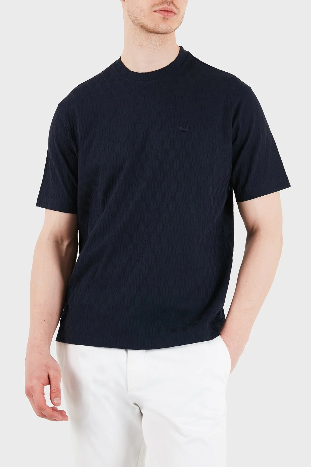 Emporio Armani Pamuklu Regular Fit Logolu Bisiklet Yaka Jakarlı Erkek T Shirt EM005699 AF25298 UB109 LACİVERT - 1