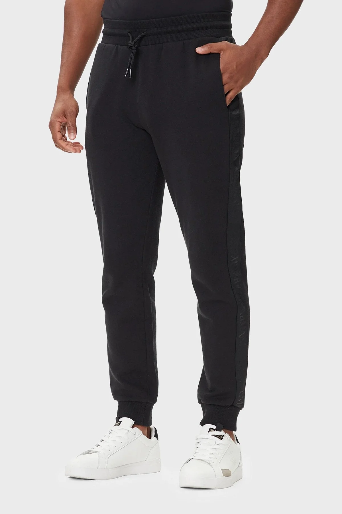 Emporio Armani Pamuklu Regular Fit Normal Bel Jogger Erkek Pantolon EM000500 AF14976 UC001 SİYAH - 1