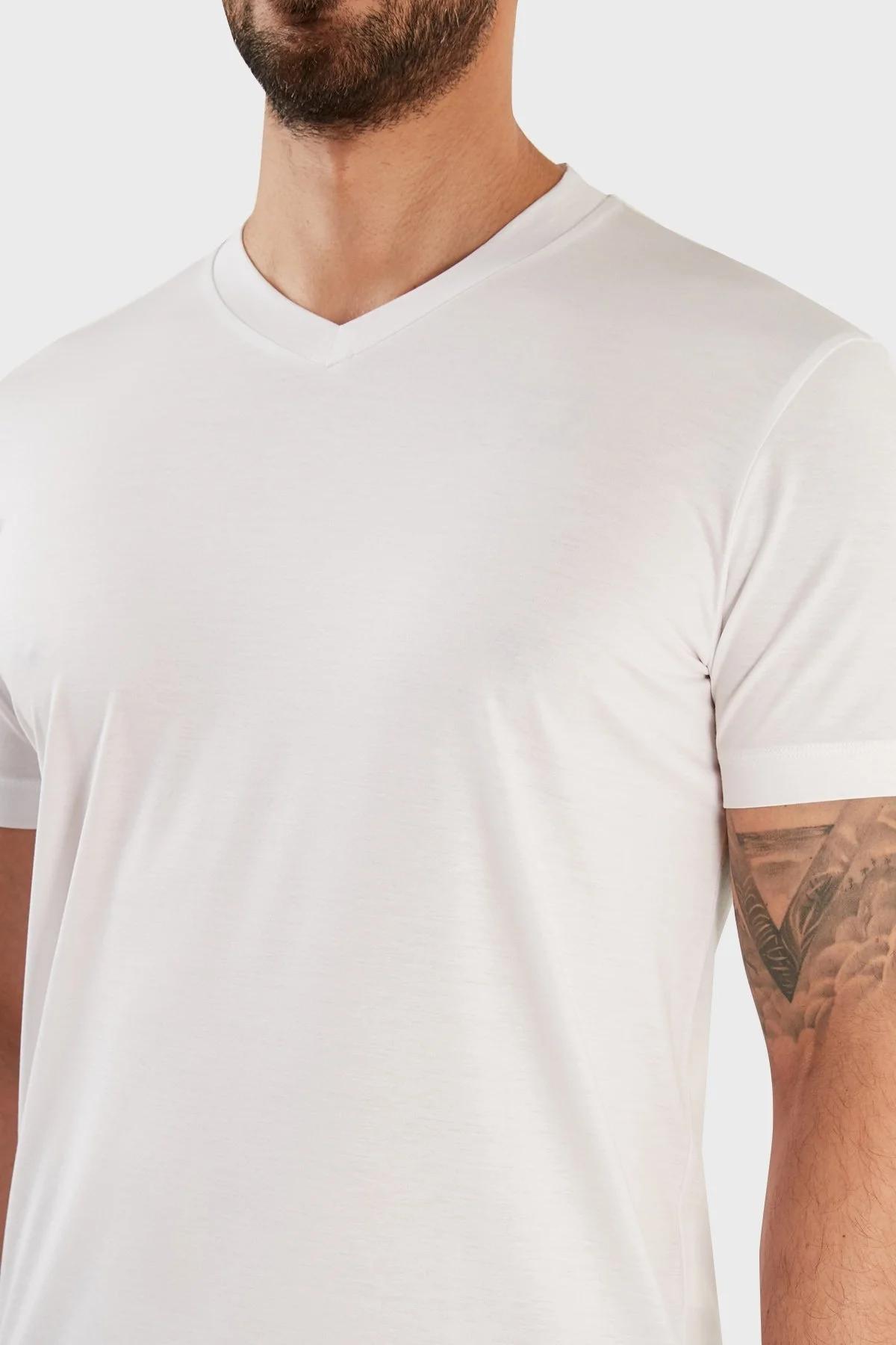 Emporio Armani Pamuklu Regular Fit V Yaka Erkek T Shirt 8N1TE7 1JUVZ 0100 BEYAZ - 4