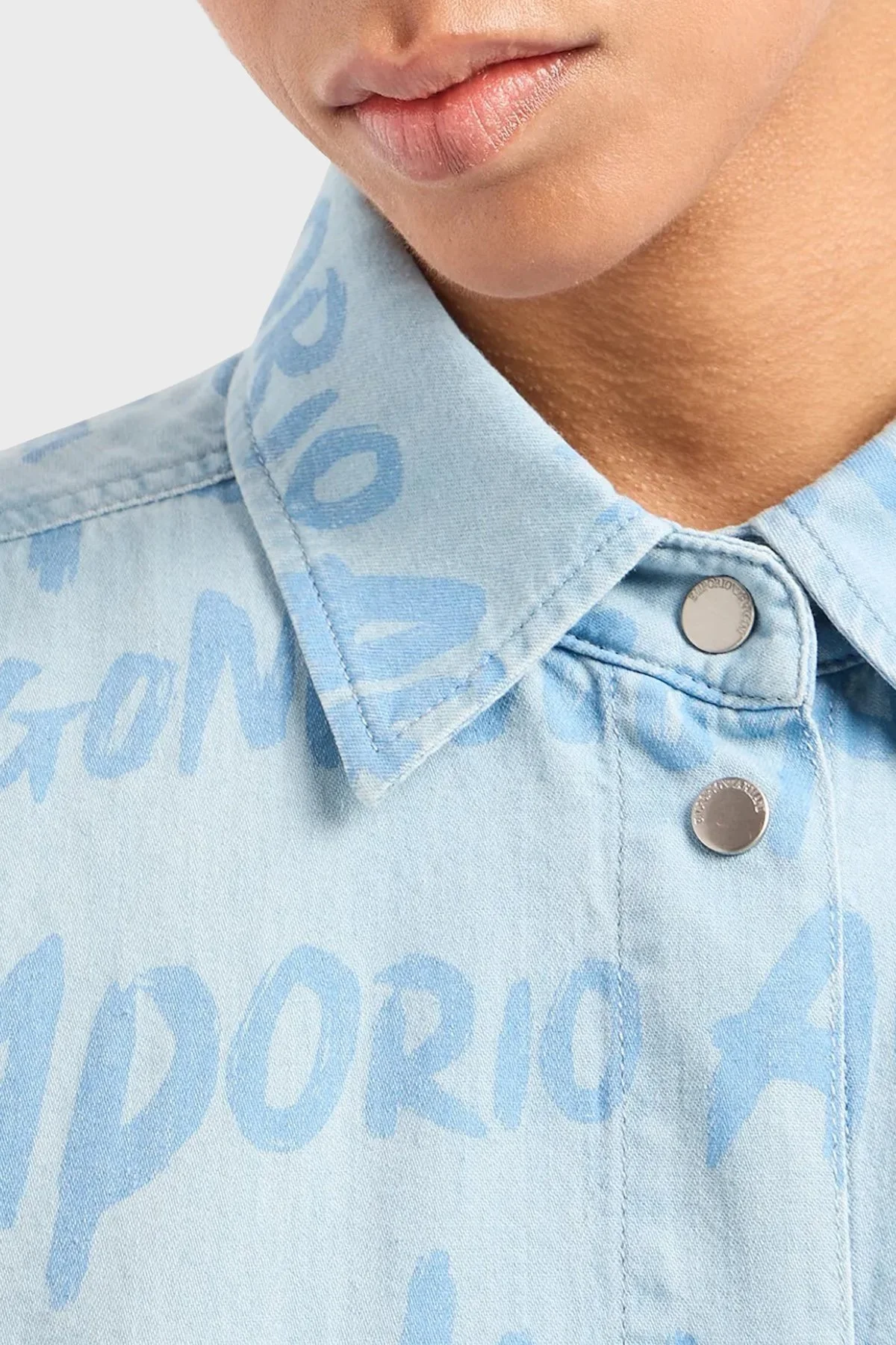 Emporio Armani Pamuklu Relaxed Fit Denim Bayan Gömlek 3D2C69 2DV2Z F701 MAVİ - 4