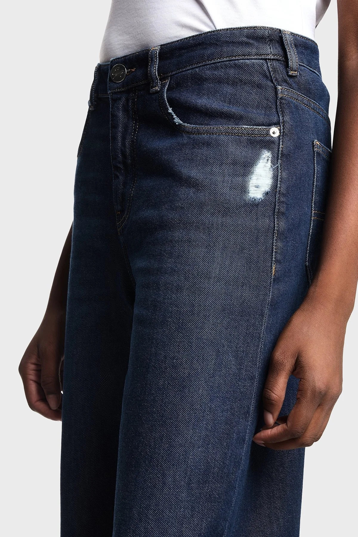 Emporio Armani Pamuklu Relaxed Fit Geniş Paça Vintage Görünümlü Jeans Bayan Kot Pantolon EW000737 AF17033 MB001 LACİVERT - 10