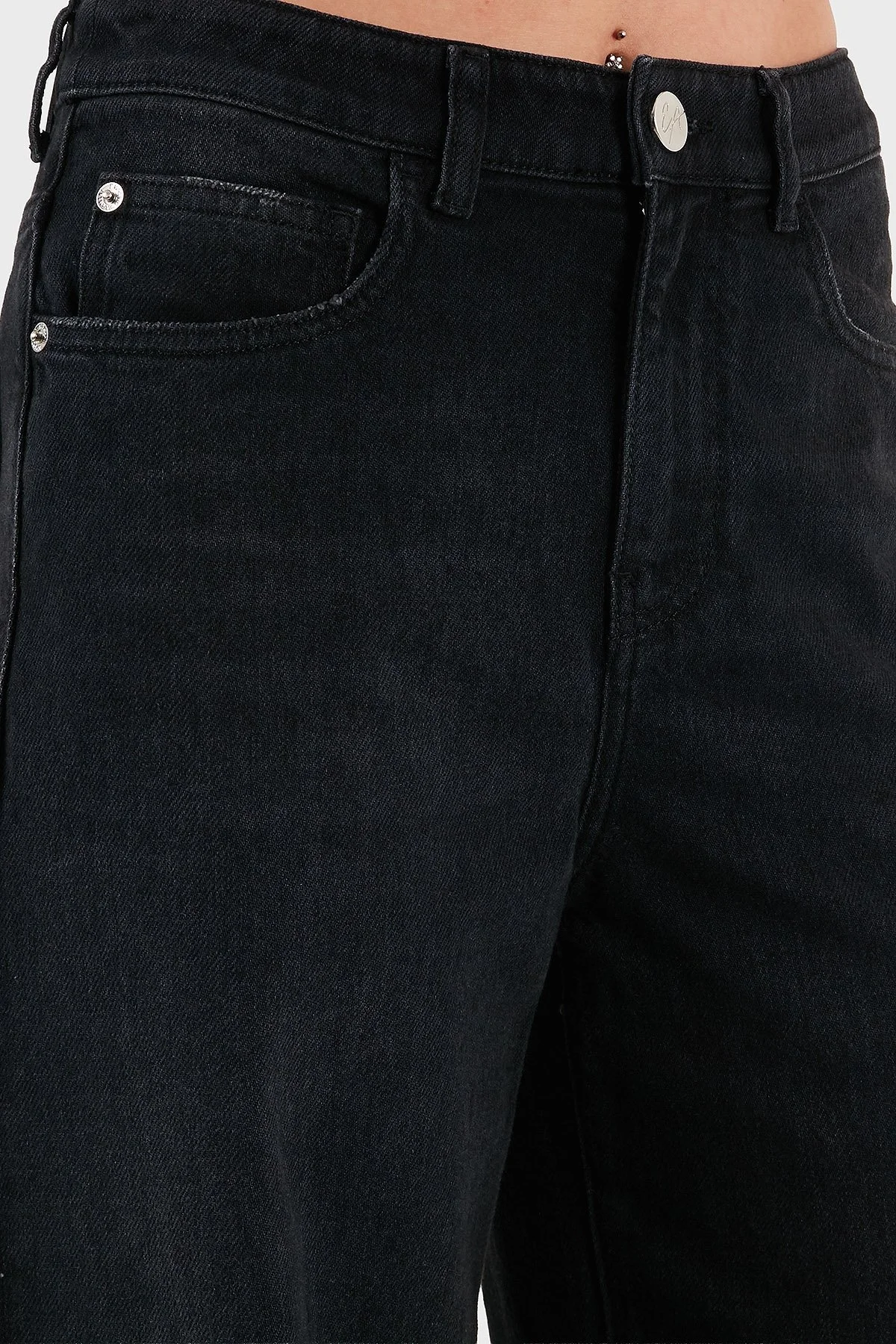 Emporio Armani Pamuklu Relaxed Fit Geniş Paça Vintage Görünümlü Jeans Bayan Kot Pantolon EW000737 AF17033 MC002 SİYAH - 12