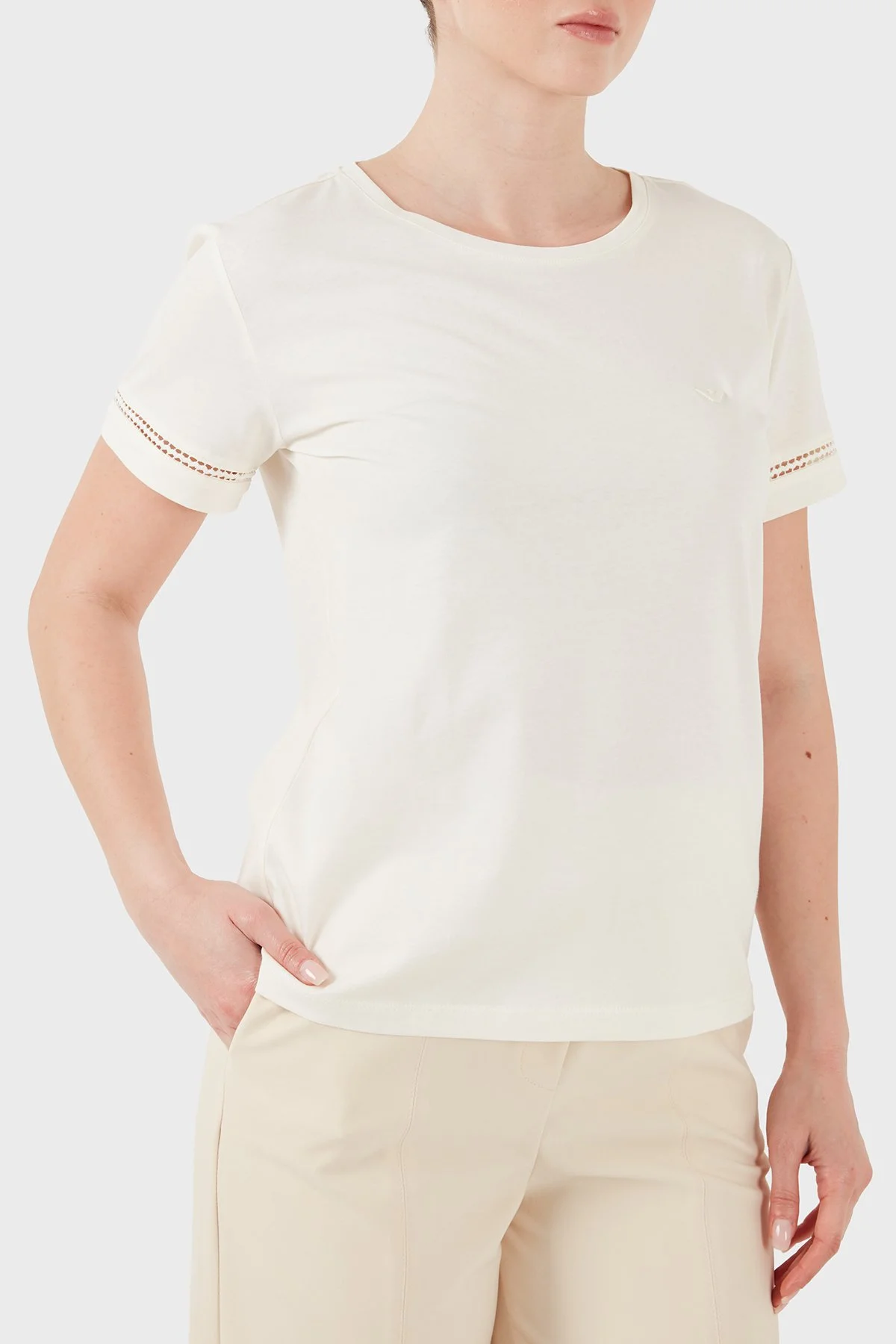 Emporio Armani Pamuklu Relaxed Fit Yuvarlak Yaka T shirt Kadın T Shirt EW003044 AF19039 U1131 BEYAZ - 3