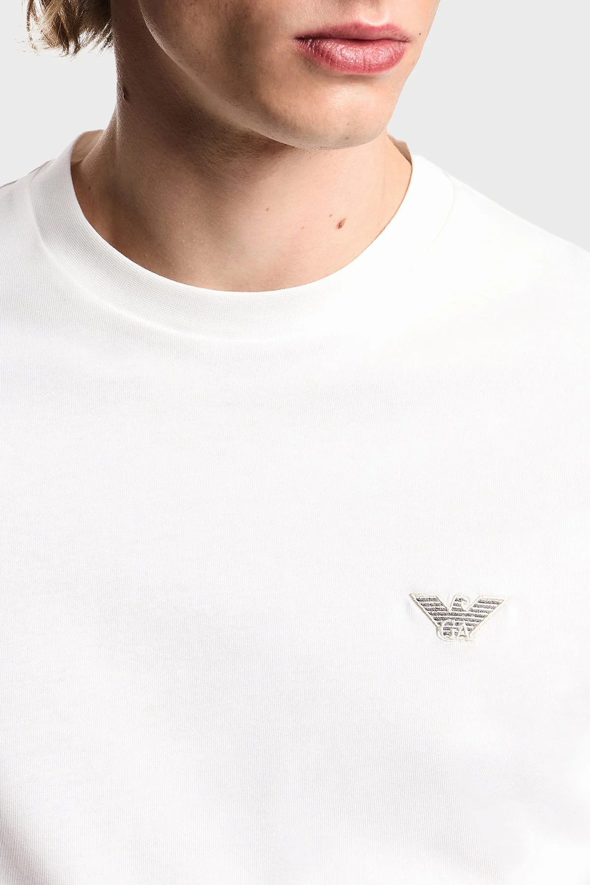 Emporio Armani Pamuklu Slim Fit Bisiklet Yaka Logolu Erkek T Shirt EM005396 AF13715 U0003 BEYAZ - 4