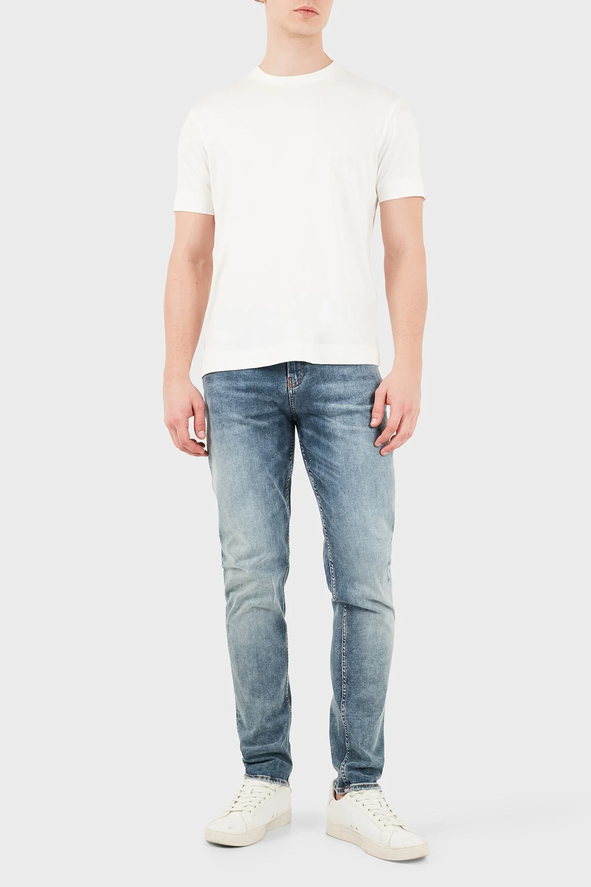 Emporio Armani Pamuklu Slim Fit Dar Paça Erkek Kot Pantolon EM006514 AF27789 MB003 Açık mavi - 2