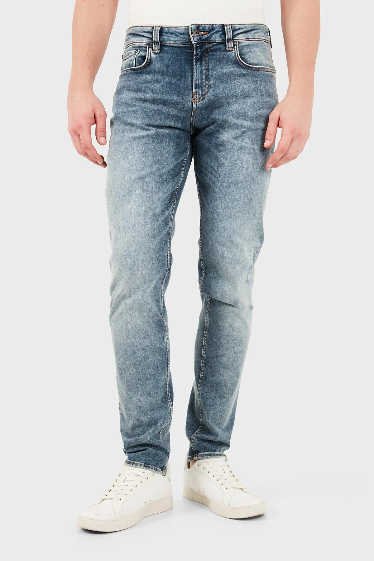 Emporio Armani Pamuklu Slim Fit Dar Paça Erkek Kot Pantolon EM006514 AF27789 MB003 Açık mavi - 3