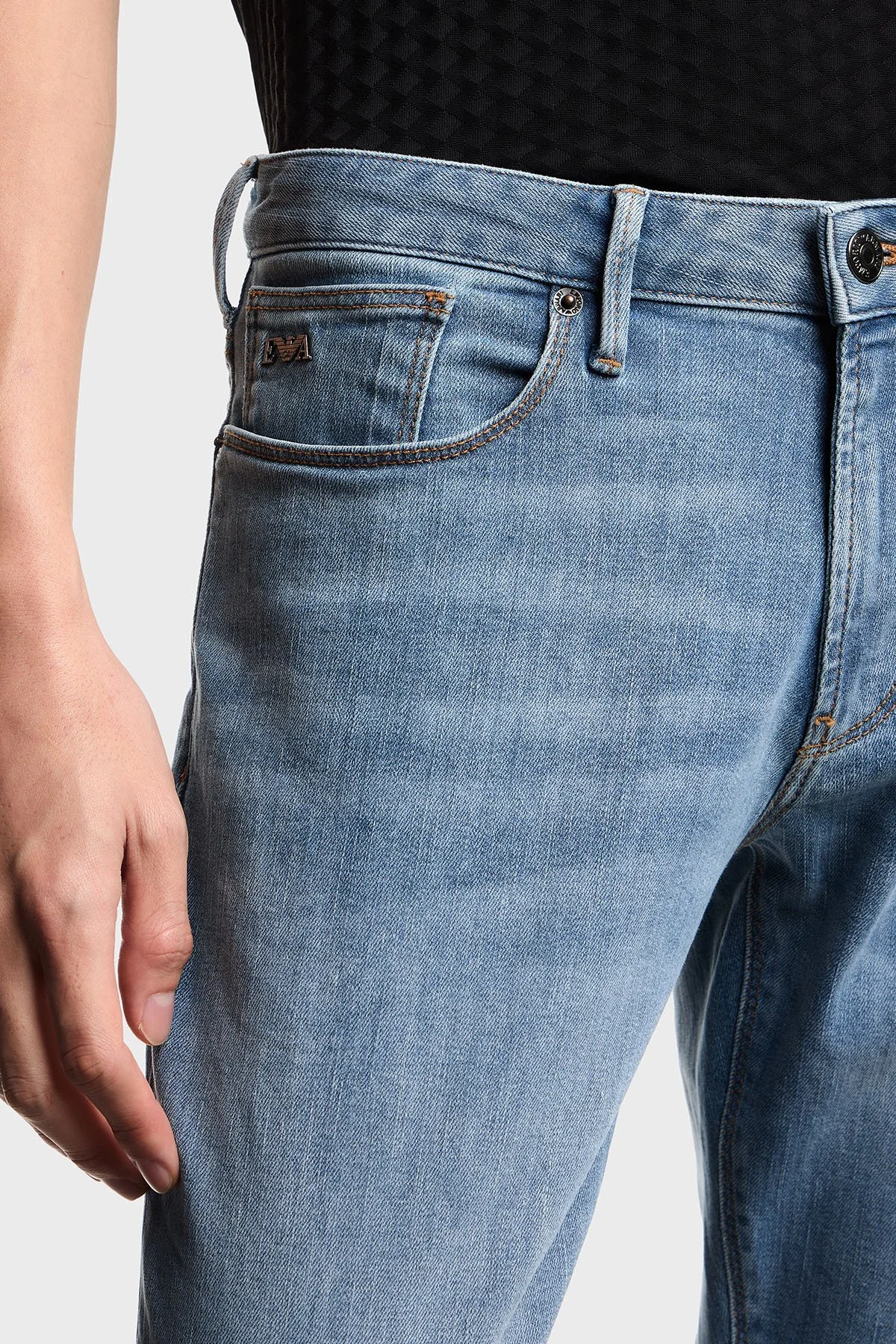 Emporio Armani Pamuklu Slim Fit Düşük Bel Dar Paça Jeans Erkek Kot Pantolon EM000121 AF22800 MB003 MAVİ - 4