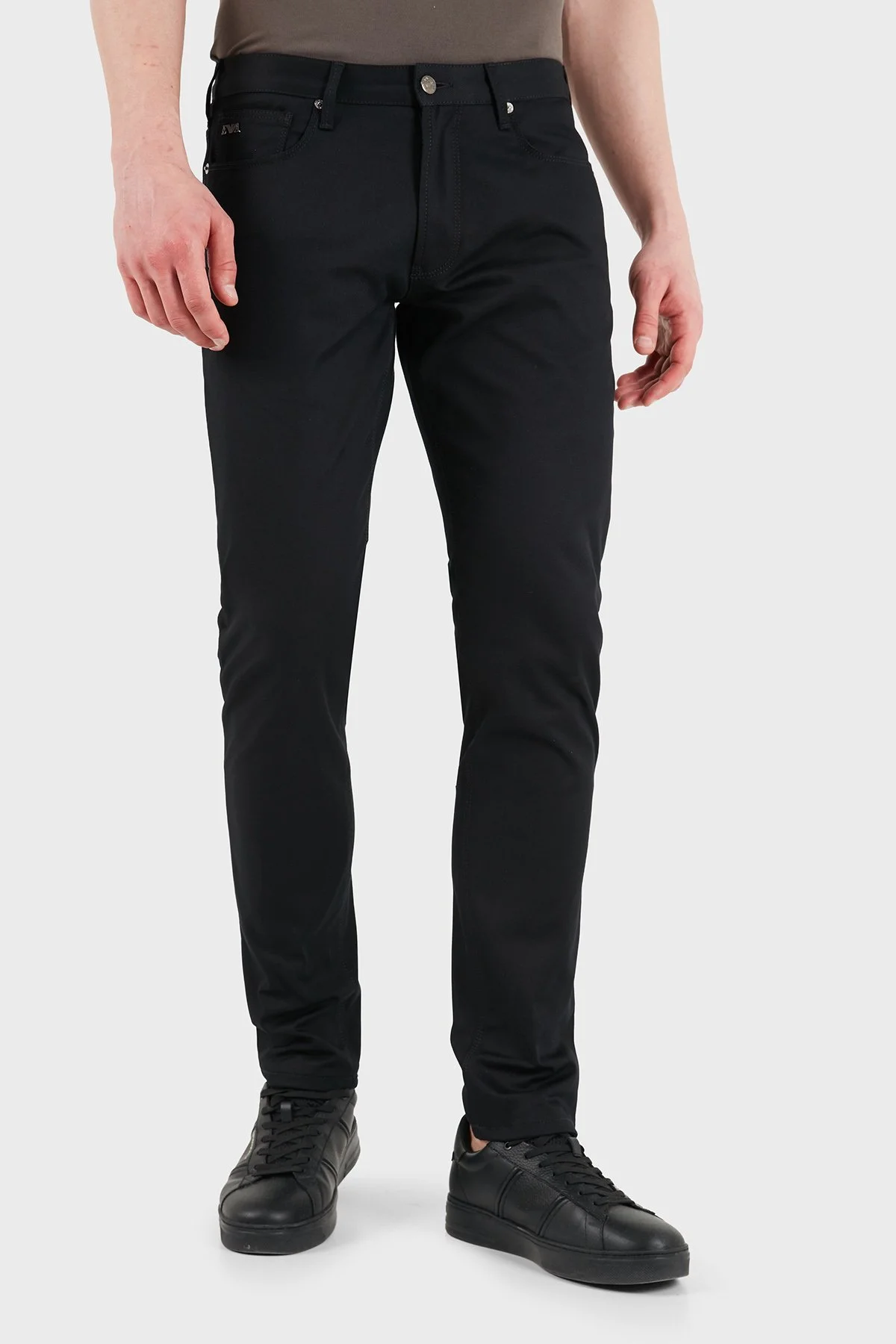 Emporio Armani Pamuklu Slim Fit Düşük Bel Jeans Erkek Kot Pantolon EM000121 AF23021 UC001 SİYAH - 1