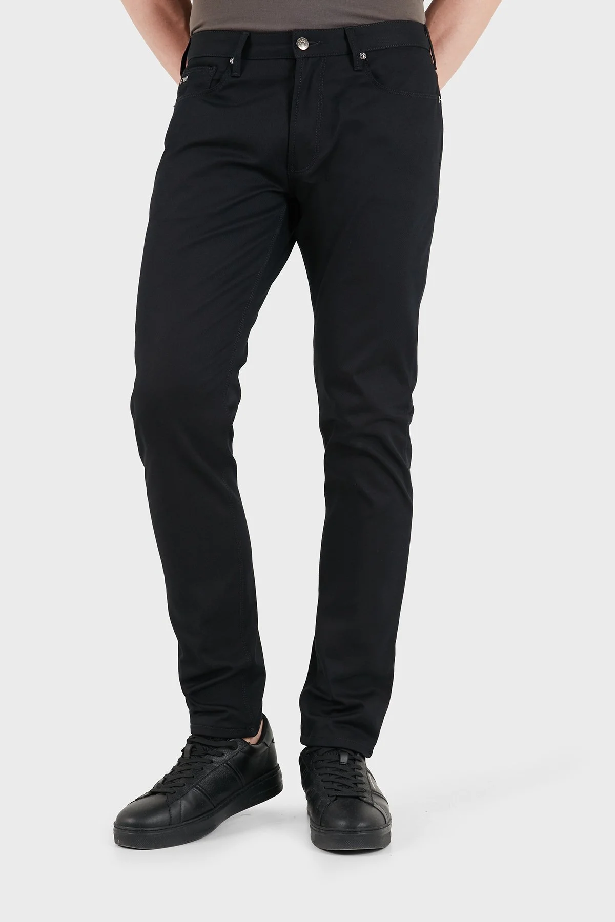 Emporio Armani Pamuklu Slim Fit Düşük Bel Jeans Erkek Kot Pantolon EM000121 AF23021 UC001 SİYAH - 5