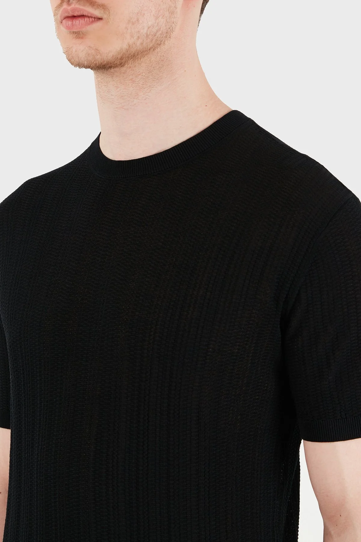 Emporio Armani Pamuklu Slim Fit Kısa Kollu Bisiklet Yaka Erkek Kazak EM004740 AF23761 UC001 SİYAH - 6