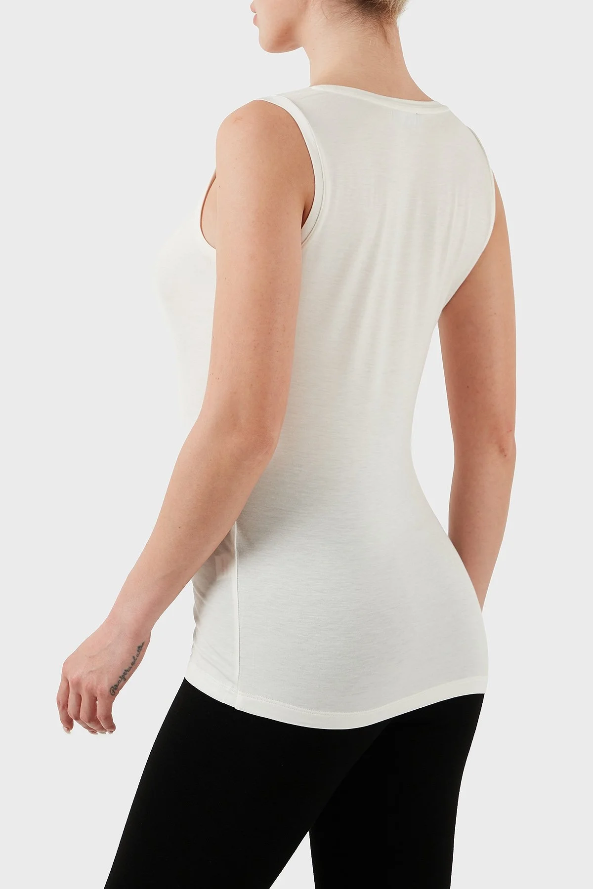 Emporio Armani Pamuklu Slim Fit Yuvarlak Yaka Logolu Bayan Top EW000407 AF10889 U1131 BEYAZ - 8