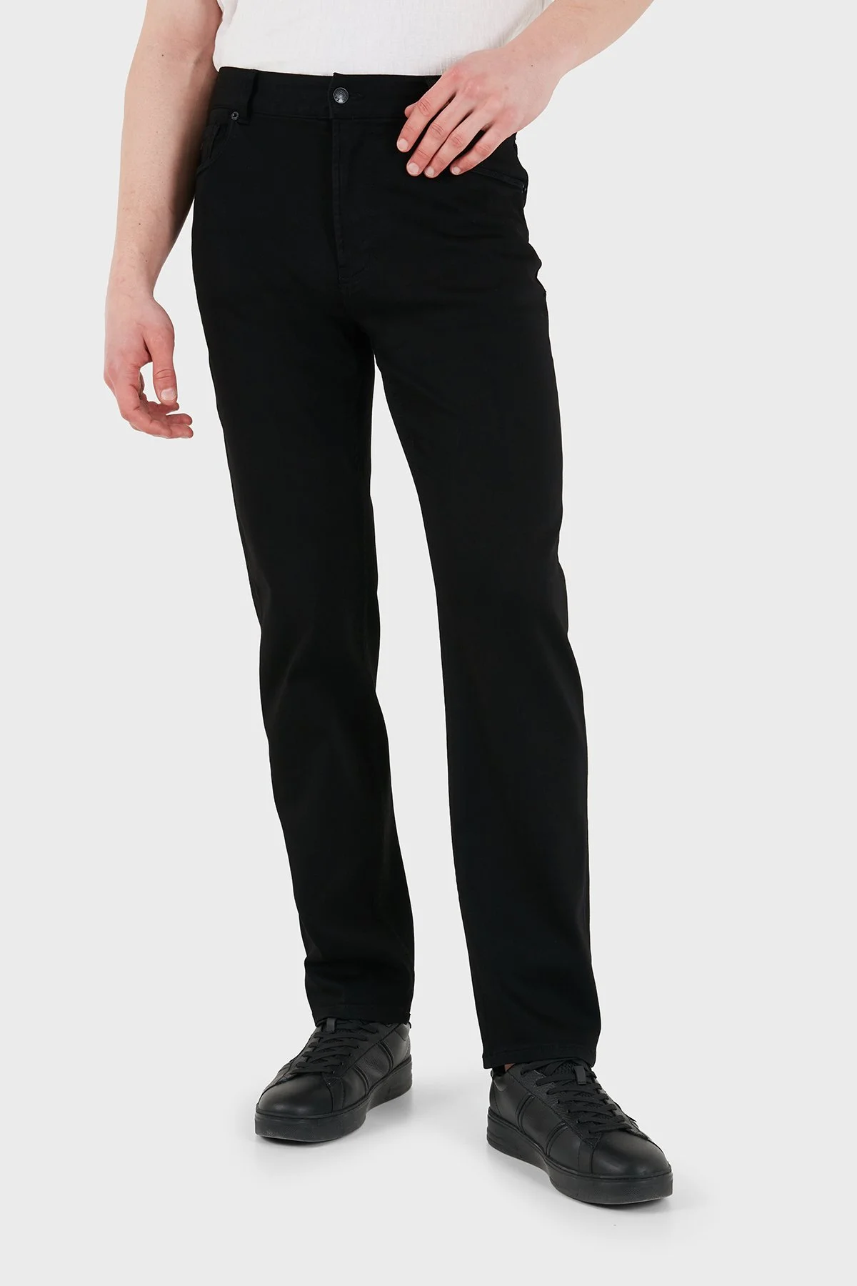 Emporio Armani Pamuklu Straight Fit Düz Paça Jeans Erkek Kot Pantolon EM000763 AF15954 MC002 SİYAH - 1