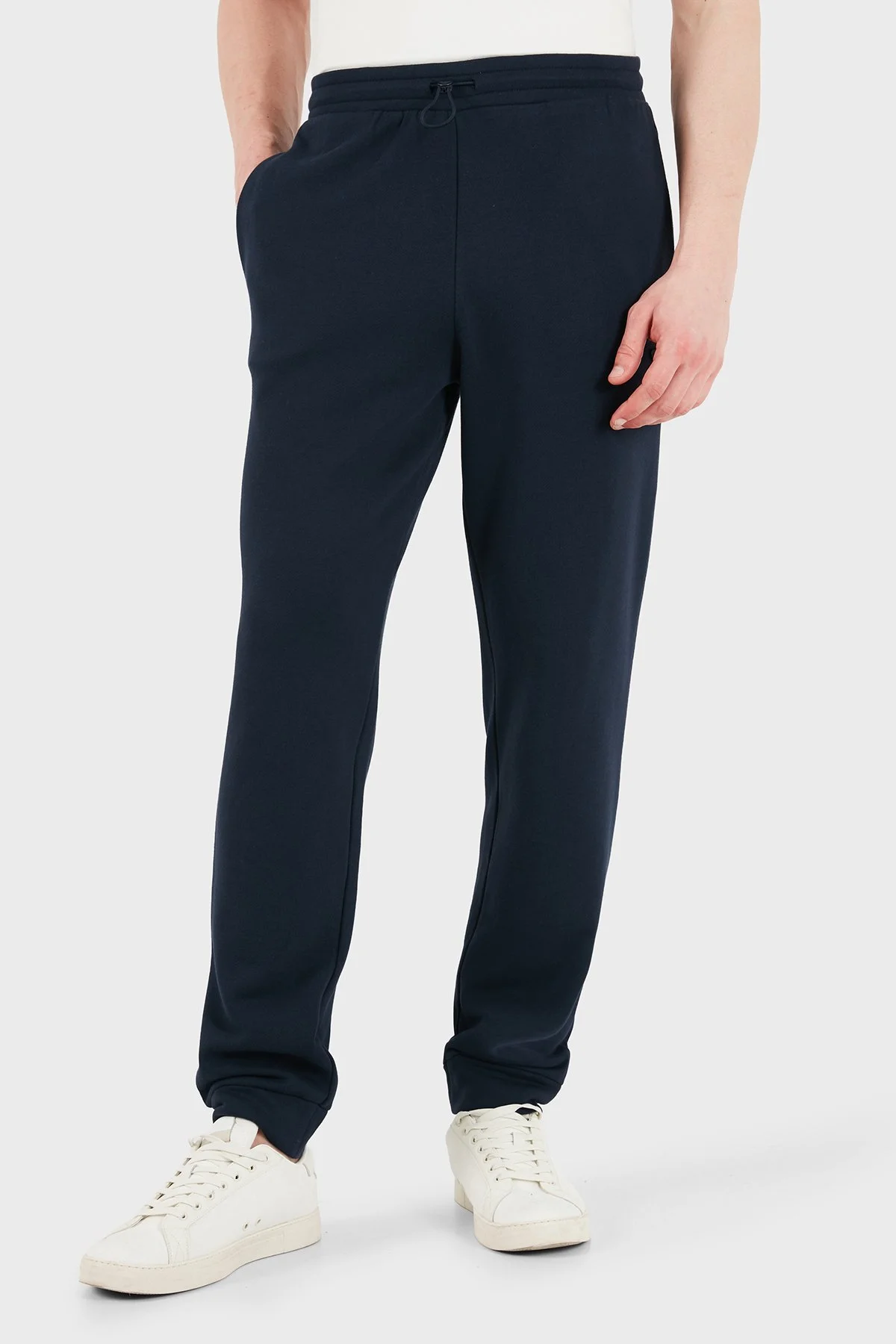 Emporio Armani Pamuk Ve Modal Karışımlı Relaxed Fit Normal Bel Erkek Pantolon EM000500 AF19060 UB102 LACİVERT - 1