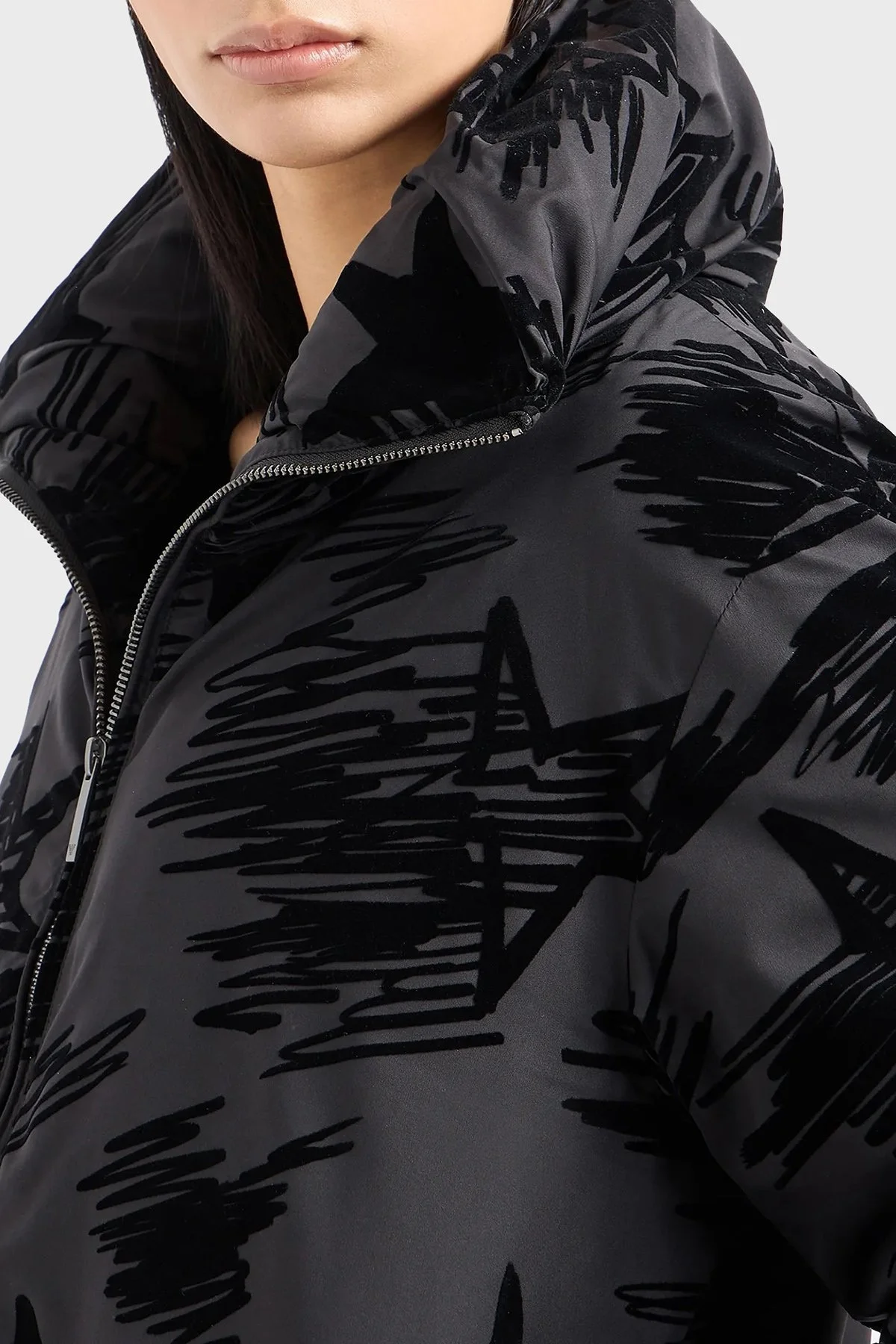 Emporio Armani Regular Fit Baskılı Dik Yaka Şişme Bayan Mont 6D2B87 2NFQZ 0999 SİYAH - 4