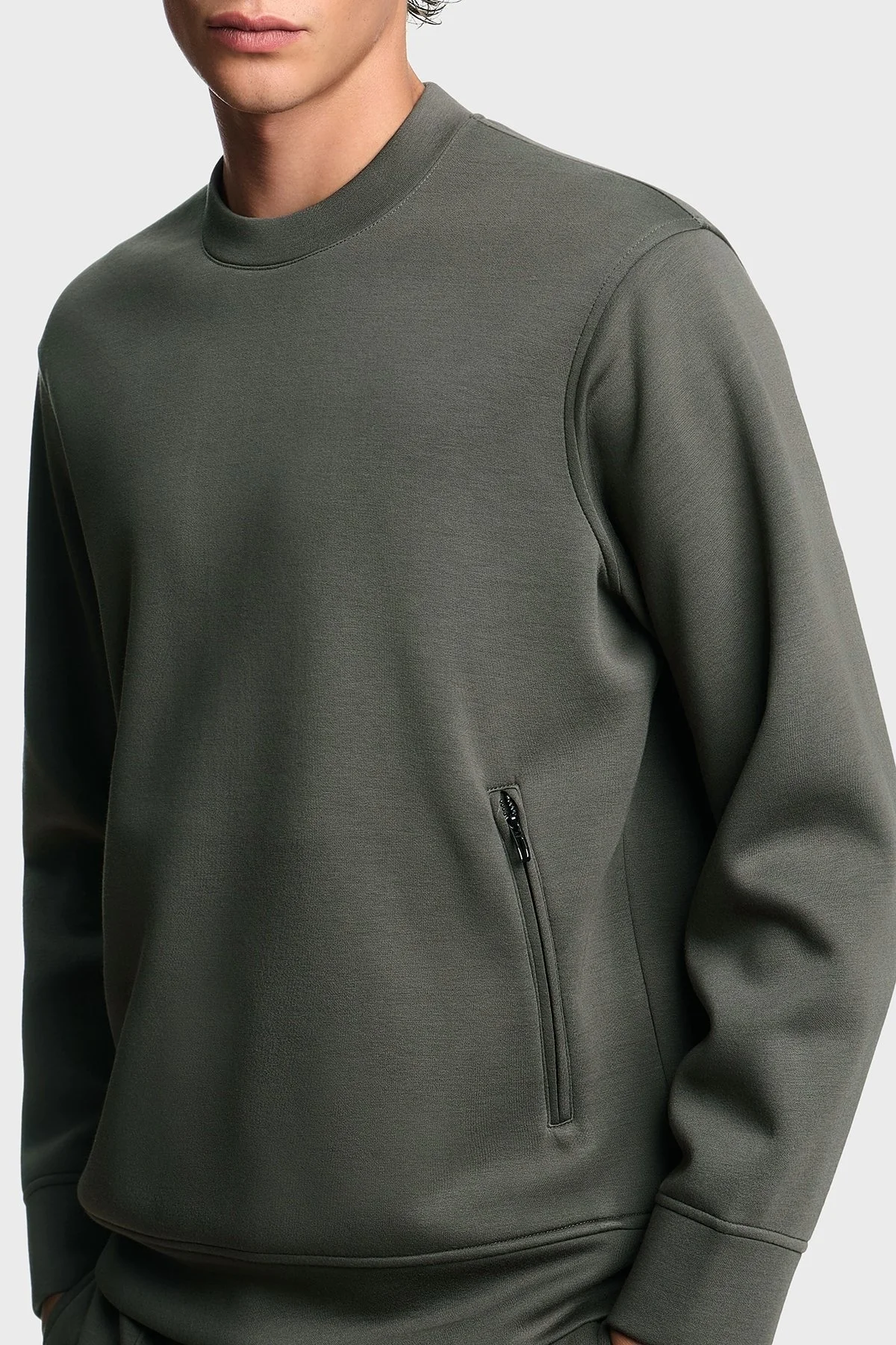 Emporio Armani Regular Fit Bisiklet Yaka Cepli Erkek Sweat EM003052 AF17545 U8143 HAKİ - 4