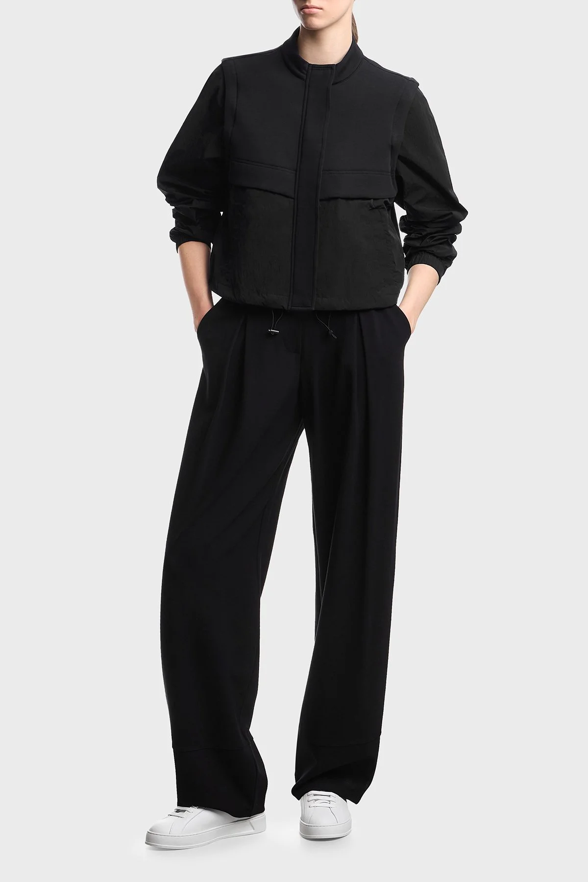 Emporio Armani Regular Fit Çıkarılabilir Kol Detaylı Bayan Mont EW003176 AF10002 UC001 SİYAH - 2