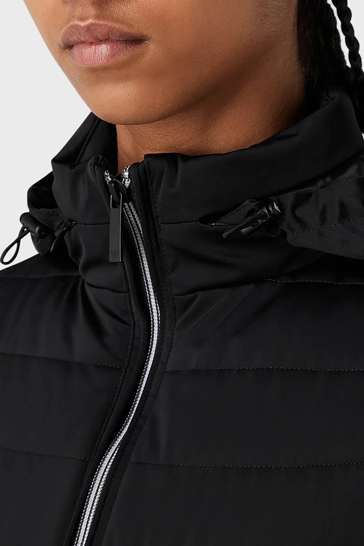 Emporio Armani Regular Fit Gizli Kapüşonlu Hafif Şişme Bayan Mont 6R2B96 2NFMZ 0999 SİYAH - 4