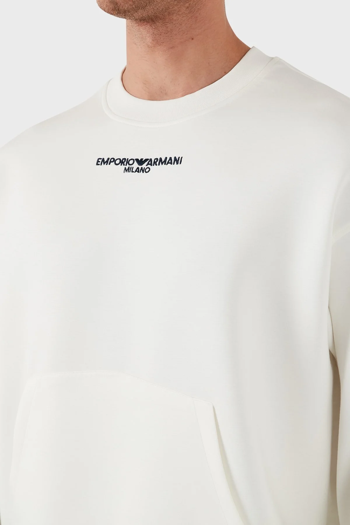 Emporio Armani Regular Fit Kanguru Cep Bisiklet Yaka Logolu Erkek Sweat 6D1MC1 1JRRZ 0101 BEYAZ - 5