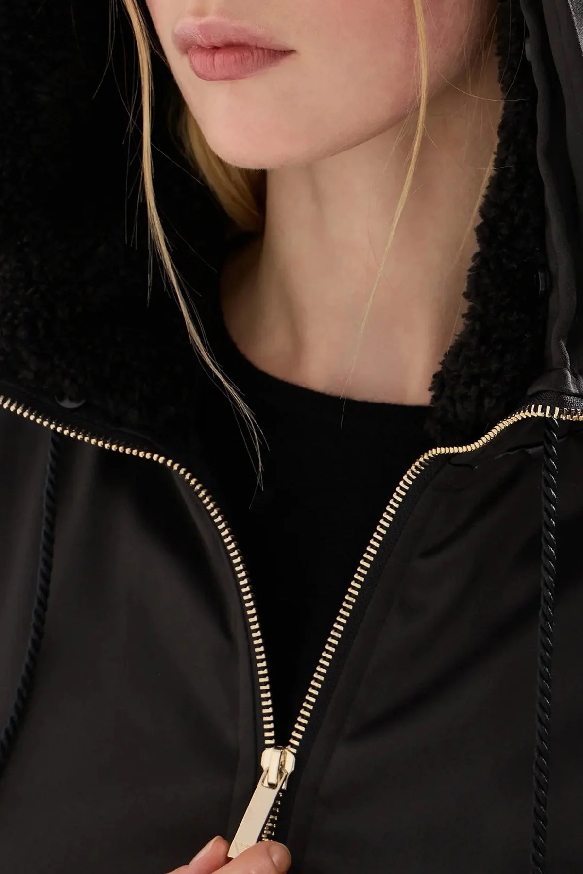 Emporio Armani Regular Fit Kapüşonlu Bomber Bayan Mont EW000003 AF10004 UC001 SİYAH - 5
