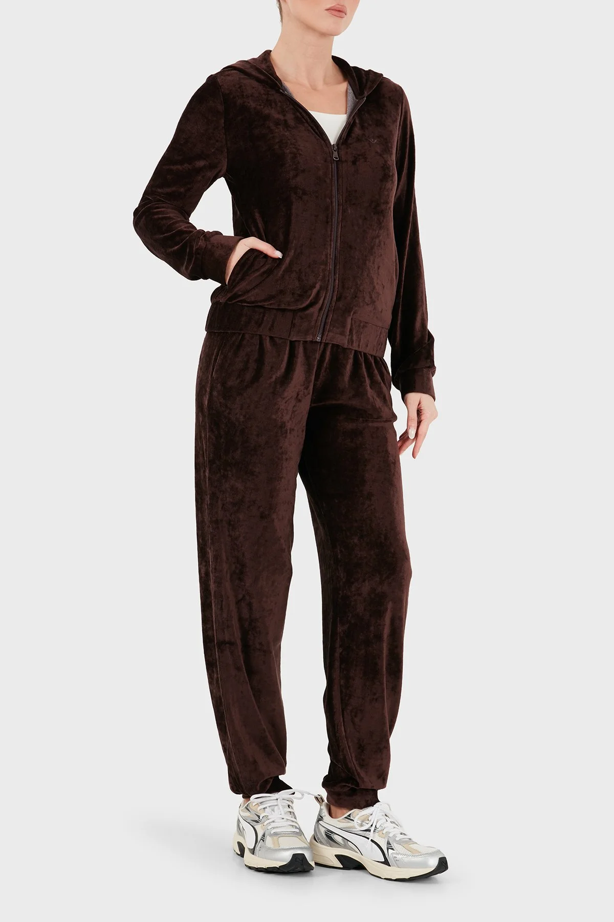Emporio Armani Regular Fit Kapüşonlu Logolu Kadife Dokulu Kadın Eşofman Takımı EW004748 AF26228 U6279 Kahve - 1