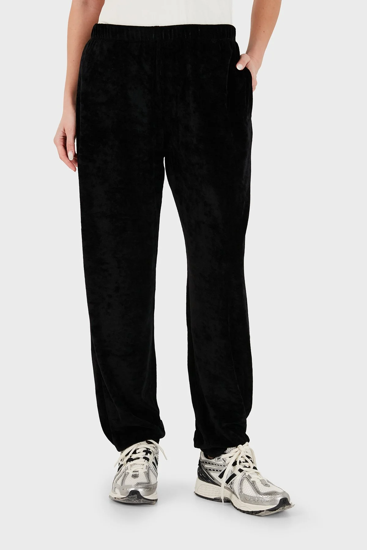 Emporio Armani Regular Fit Kapüşonlu Logolu Kadife Dokulu Kadın Eşofman Takımı EW004748 AF26228 UC001 Siyah - 3