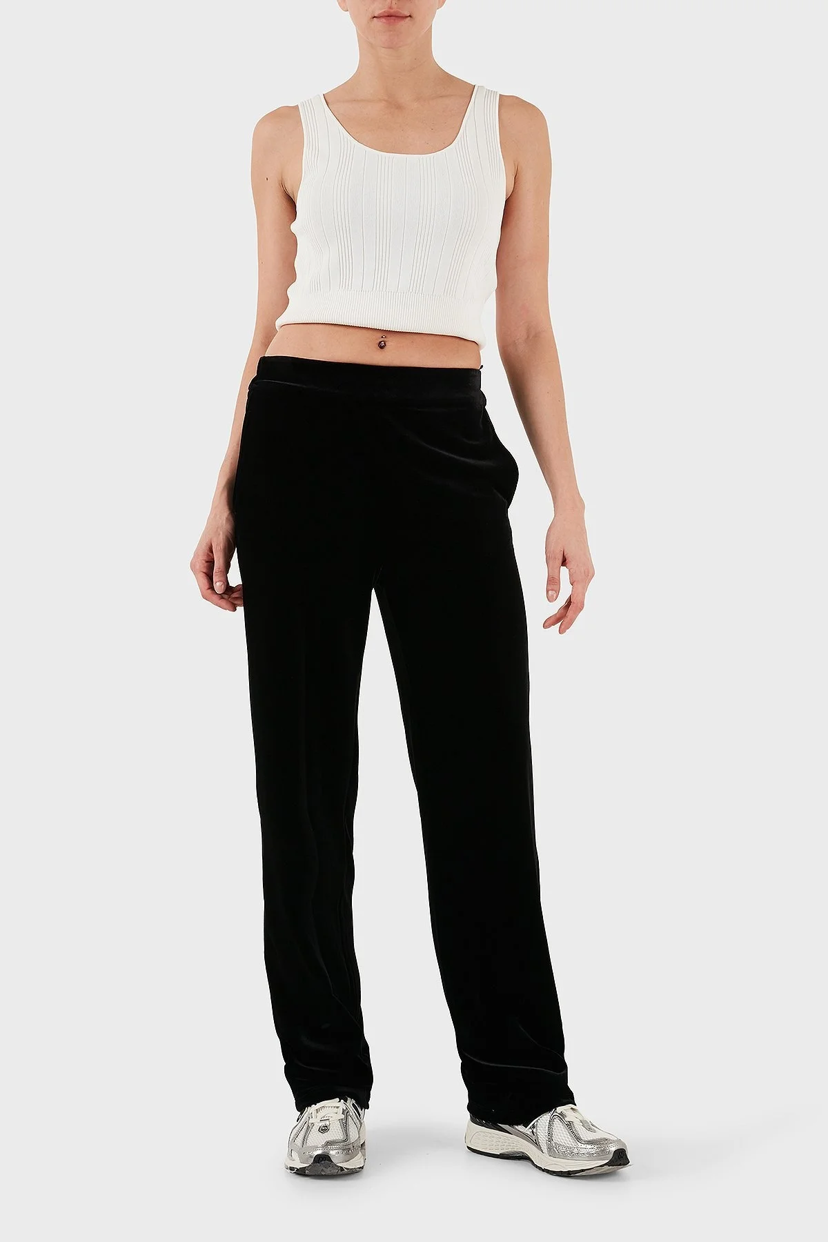 Emporio Armani Regular Fit Lastikli Bel Düz Paça Şönil Bayan Pantolon EW001366 AF13341 UC001 SİYAH - 7