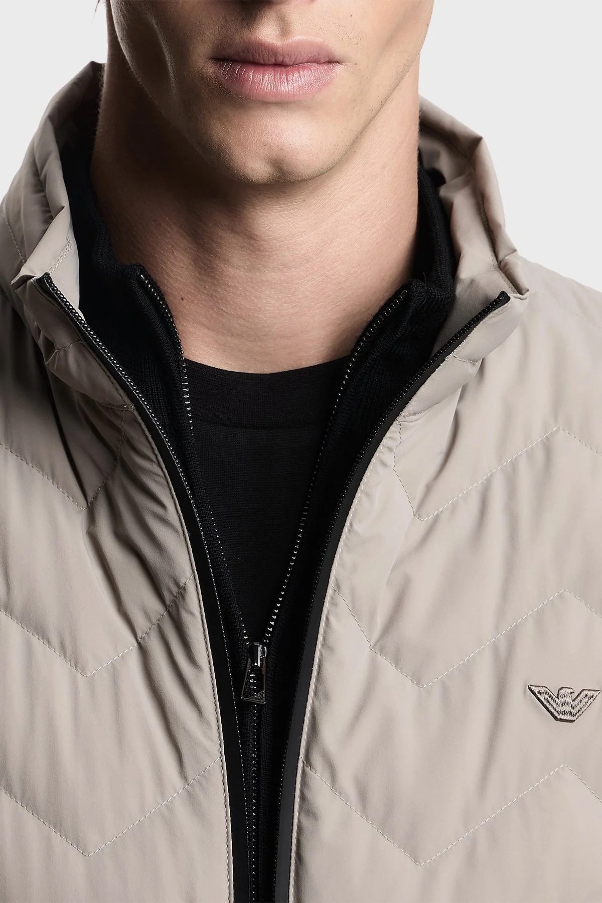 Emporio Armani Regular Fit Logolu Kapitoneli Dik Yaka Şişme Erkek Yelek EM004946 AF18499 U8049 VİZON - 4