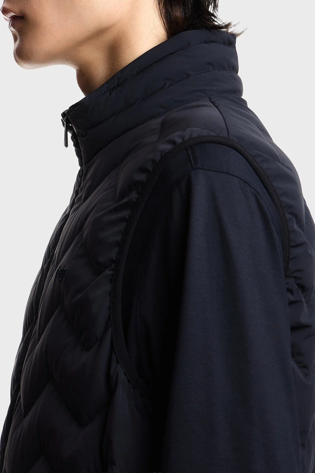 Emporio Armani Regular Fit Logolu Kapitoneli Dik Yaka Şişme Erkek Yelek EM004946 AF18499 UB118 LACİVERT - 4