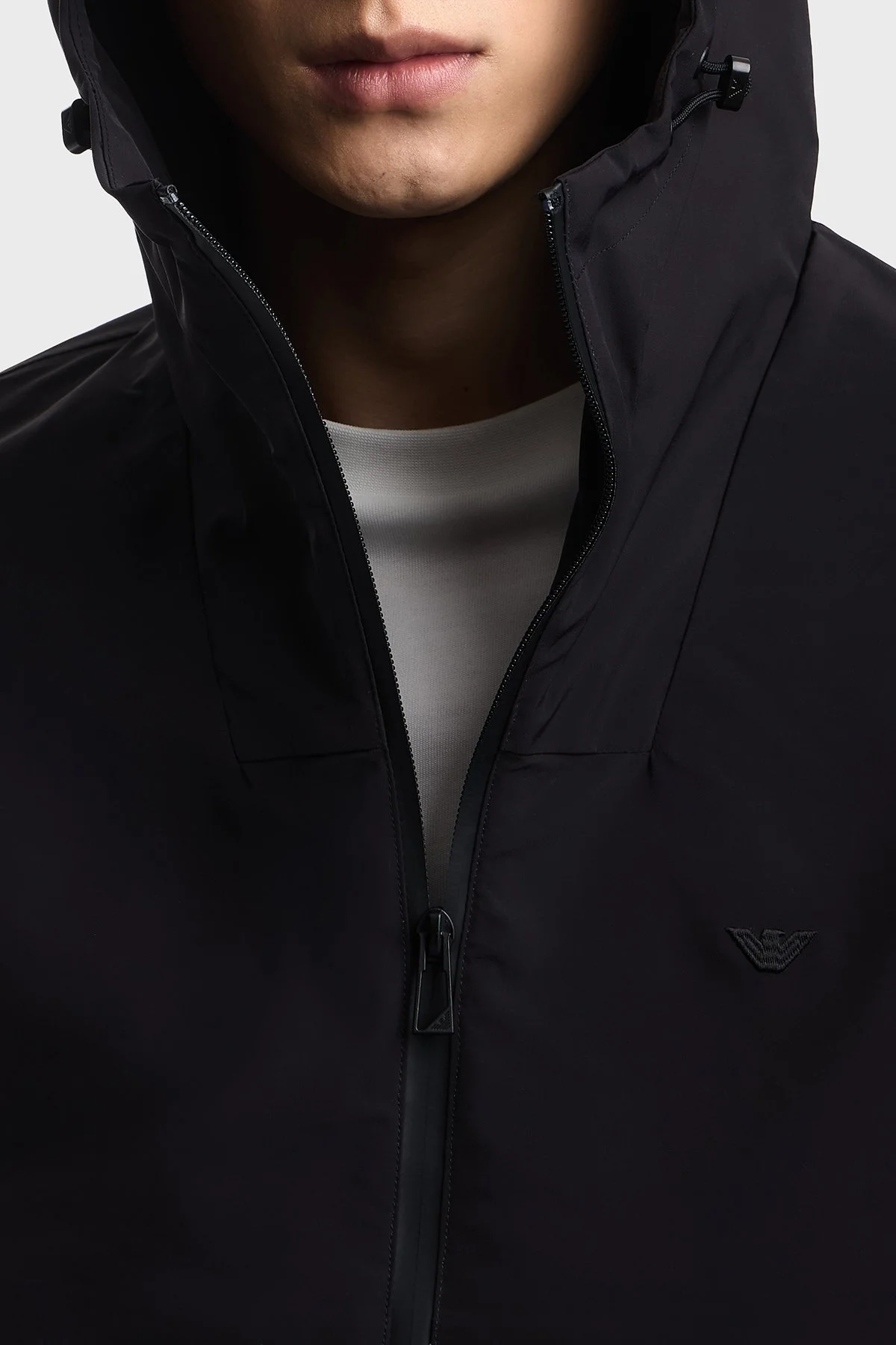 Emporio Armani Regular Fit Logolu Kapüşon Yaka Erkek Mont EM004950 AF23538 UC001 SİYAH - 4