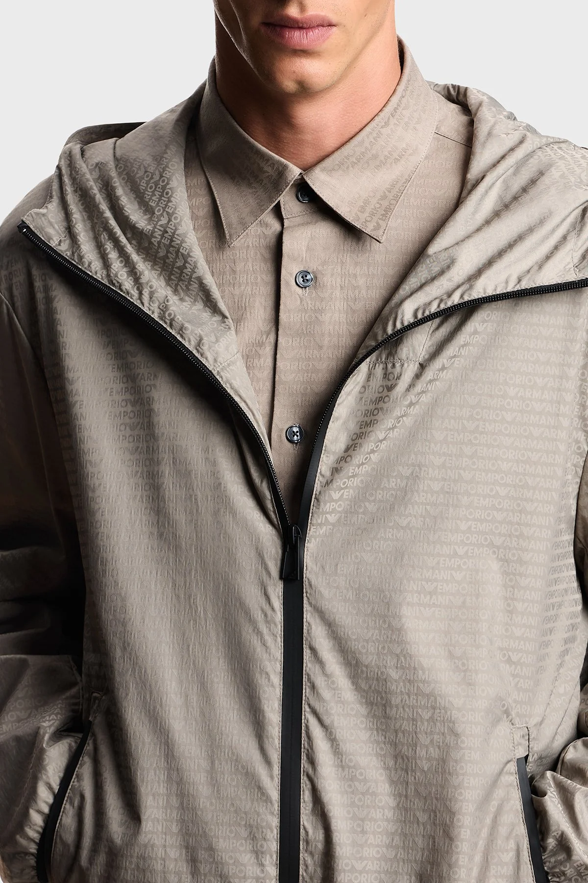 Emporio Armani Regular Fit Logolu Kapüşon Yaka Erkek Mont EM004952 AF15384 U8049 VİZON - 4