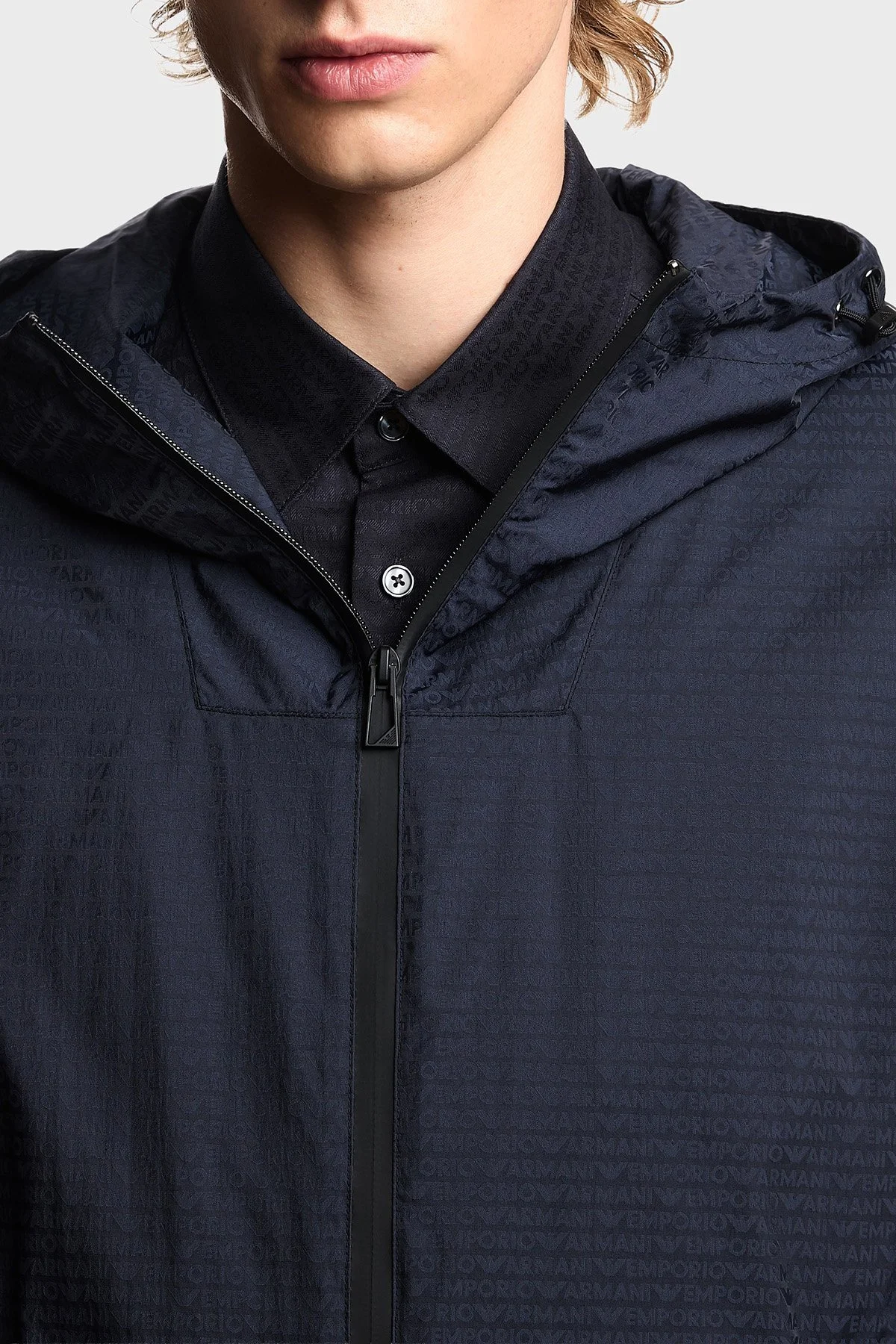 Emporio Armani Regular Fit Logolu Kapüşon Yaka Erkek Mont EM004952 AF15384 UB118 LACİVERT - 4