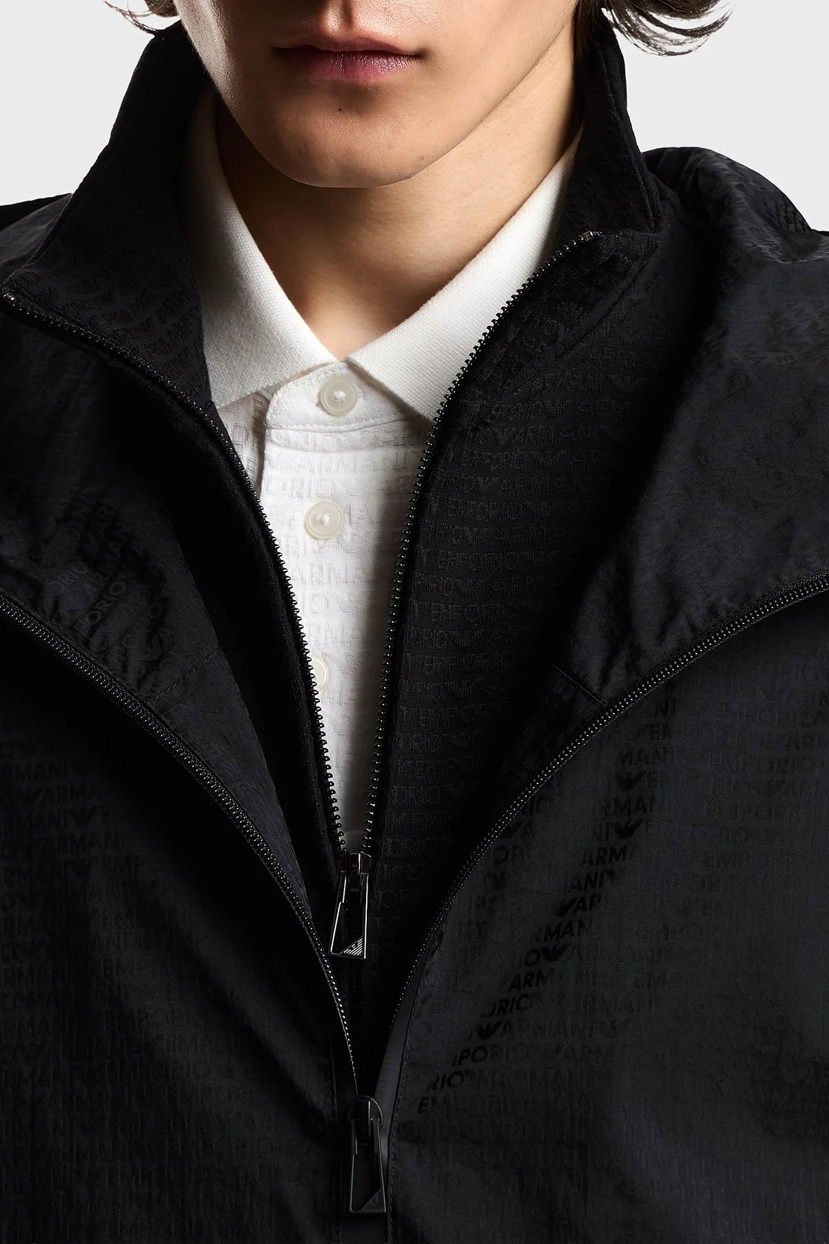 Emporio Armani Regular Fit Logolu Kapüşon Yaka Erkek Mont EM004952 AF15384 UC001 SİYAH - 4