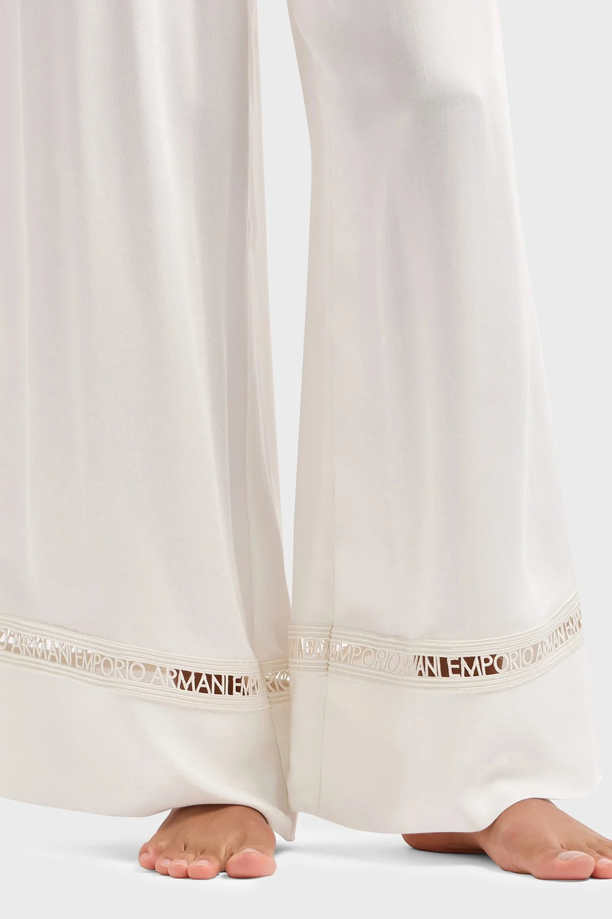 Emporio Armani Relaxed Fit Bol Paça Logo Dantelli Kadın Pantolon EW000790 AF12188 U1131 BEYAZ - 3