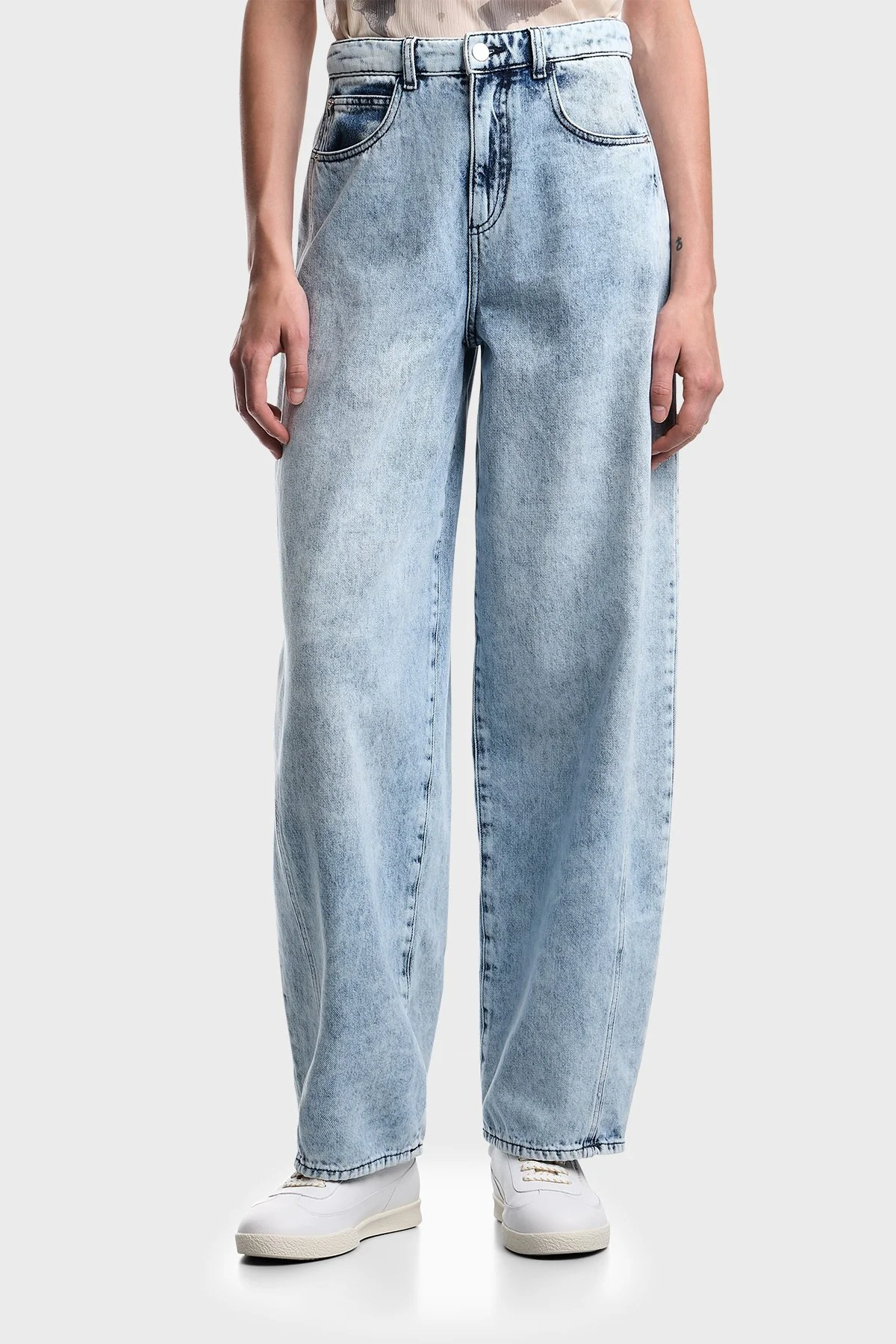 Emporio Armani Relaxed Fit Yüksek Bel Geniş Paça Jeans Kadın Kot Pantolon EW004409 AF21085 MB003 AÇIK MAVİ - 1