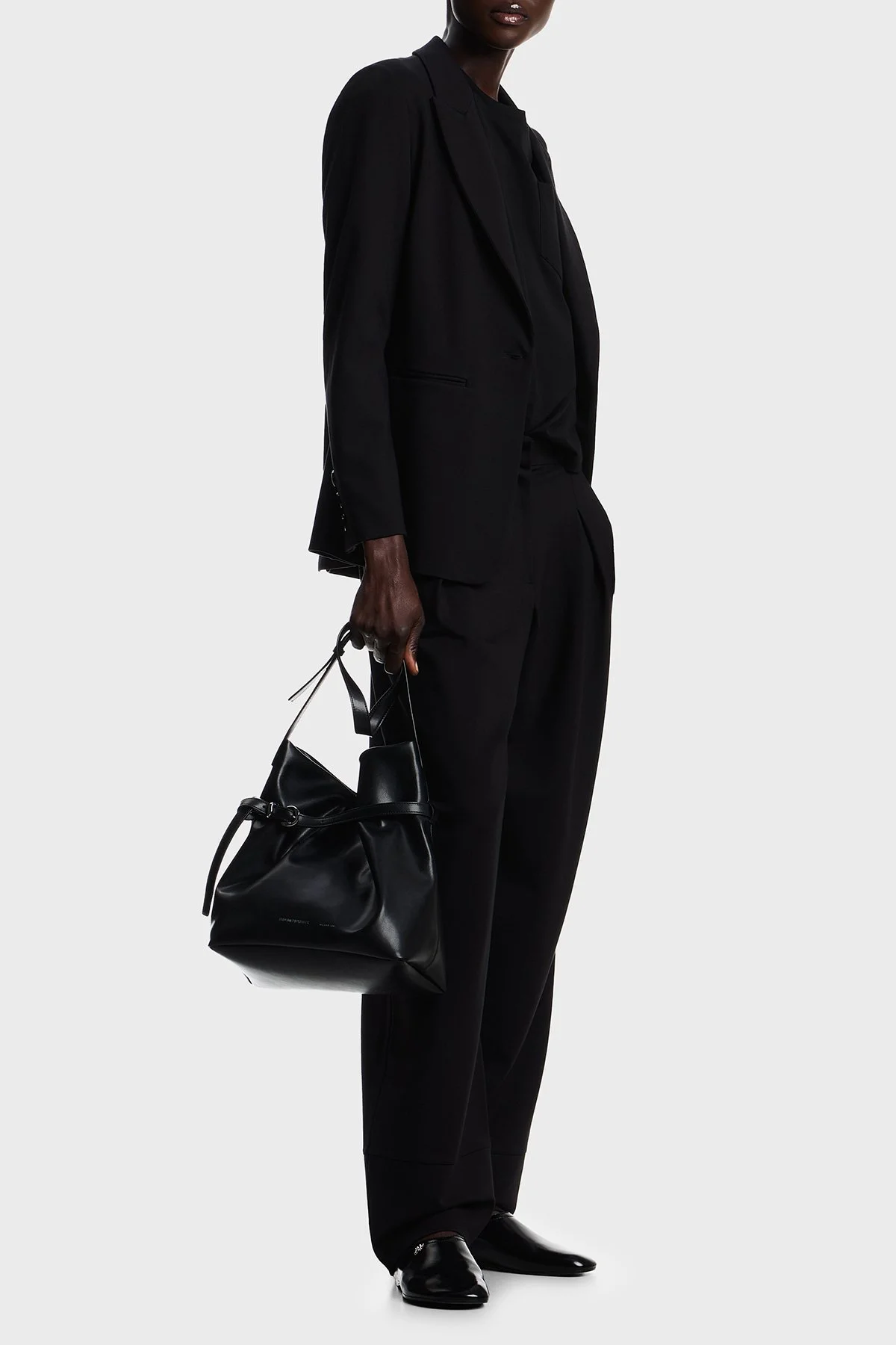 Emporio Armani Relaxed Fit Yüksek Bel Geniş Paça Pileli Bayan Pantolon EW003968 AF12911 UC001 SİYAH - 1