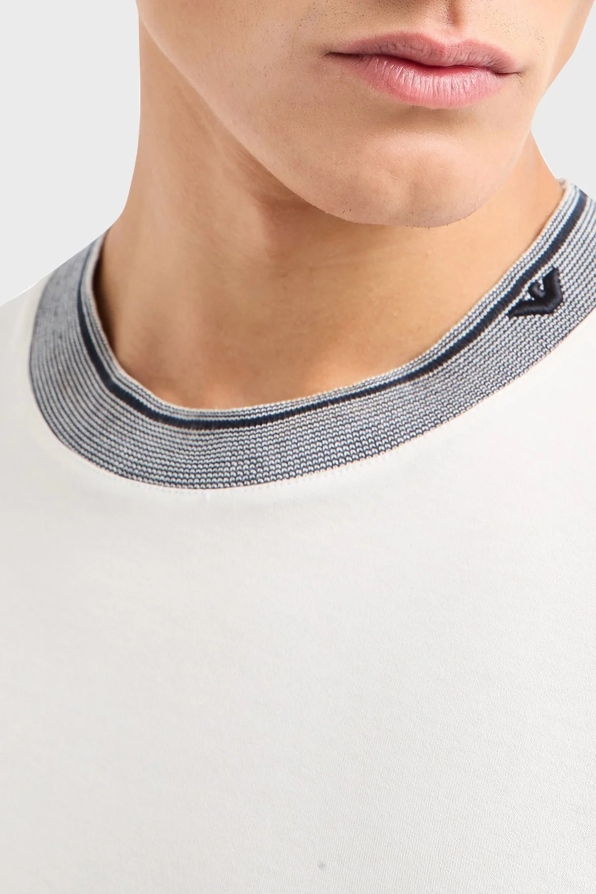 Emporio Armani Şerit Detaylı % 100 Pamuk Regular Fit Sıfıt Yaka Erkek T Shirt EM000853 AF12926 U0003 BEYAZ - 4