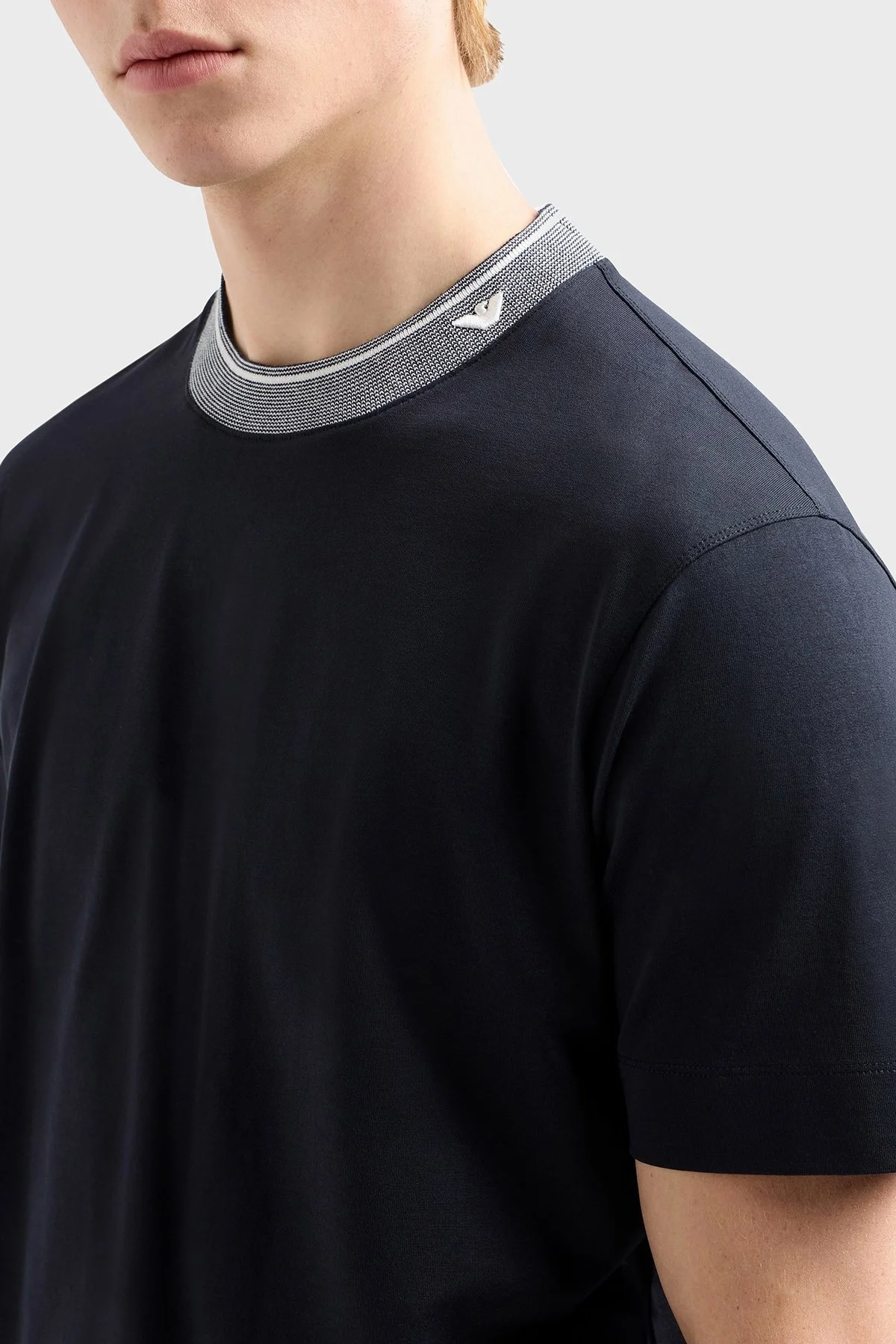 Emporio Armani Şerit Detaylı % 100 Pamuk Regular Fit Sıfıt Yaka Erkek T Shirt EM000853 AF12926 UB118 LACİVERT - 4