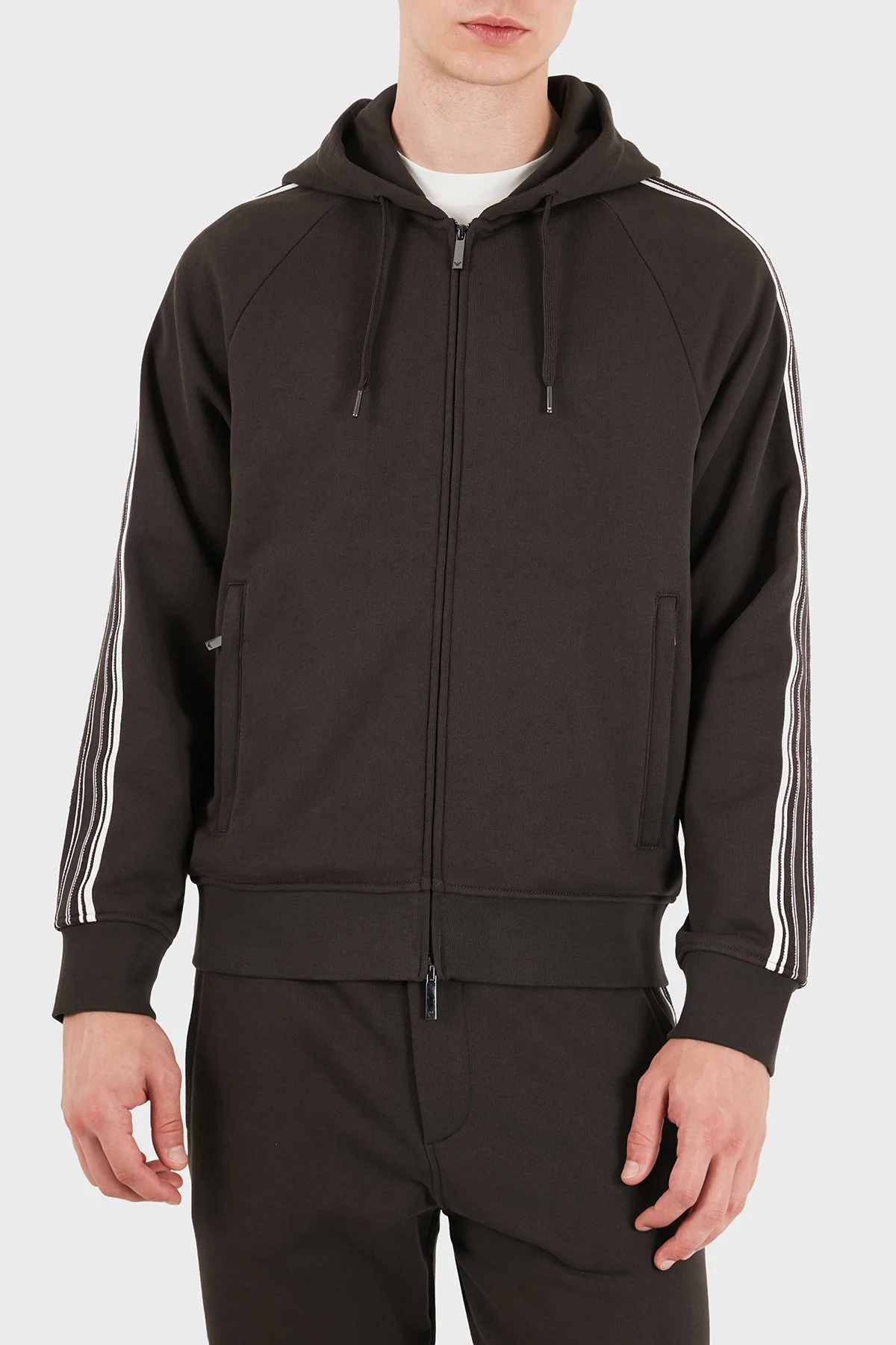 Emporio Armani Şerit Detaylı Pamuklu Kapüşonlu Fermuarlı Erkek Sweat EM006849 AF13713 U6030 Koyu kahve - 1