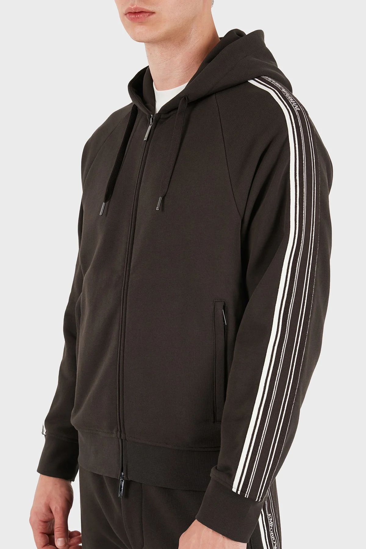 Emporio Armani Şerit Detaylı Pamuklu Kapüşonlu Fermuarlı Erkek Sweat EM006849 AF13713 U6030 Koyu kahve - 4