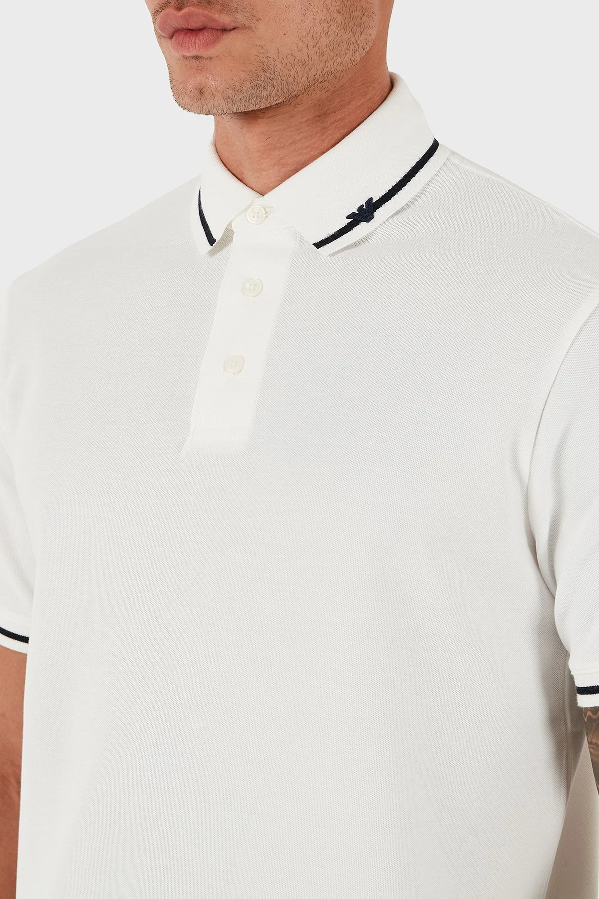 Emporio Armani Şerit Detaylı Pamuklu Regular Fit Düğmeli Erkek Polo Yaka T Shirt EM003003 AF10497 U0003 BEYAZ - 5
