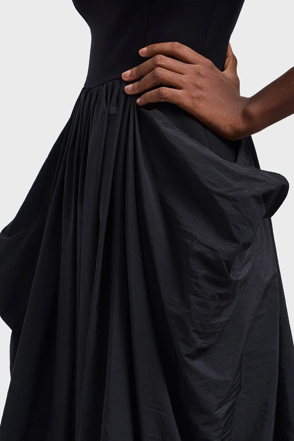 Emporio Armani Slim Fit Kayık Yaka Pileli Midi Boy Bayan Elbise EW002782 AF12303 UC001 SİYAH - 4