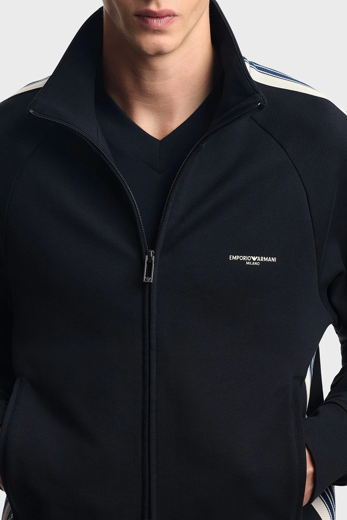 Emporio Armani Streç Pamuklu Regular Fit Şerit Detaylı Dik Yaka Erkek Sweat EM002872 AF13488 UB118 LACİVERT - 4