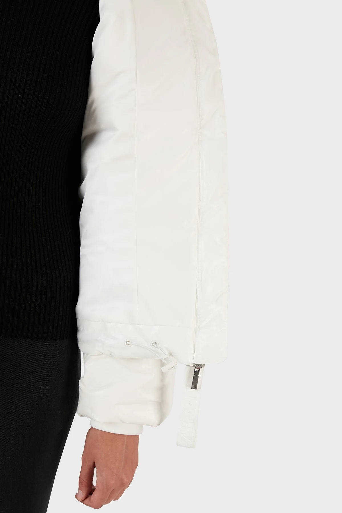 Emporio Armani Su Geçirmez Dik Yaka Kapitone Şişme Bayan Mont 6R2B86 2NFJZ 0101 BEYAZ - 5