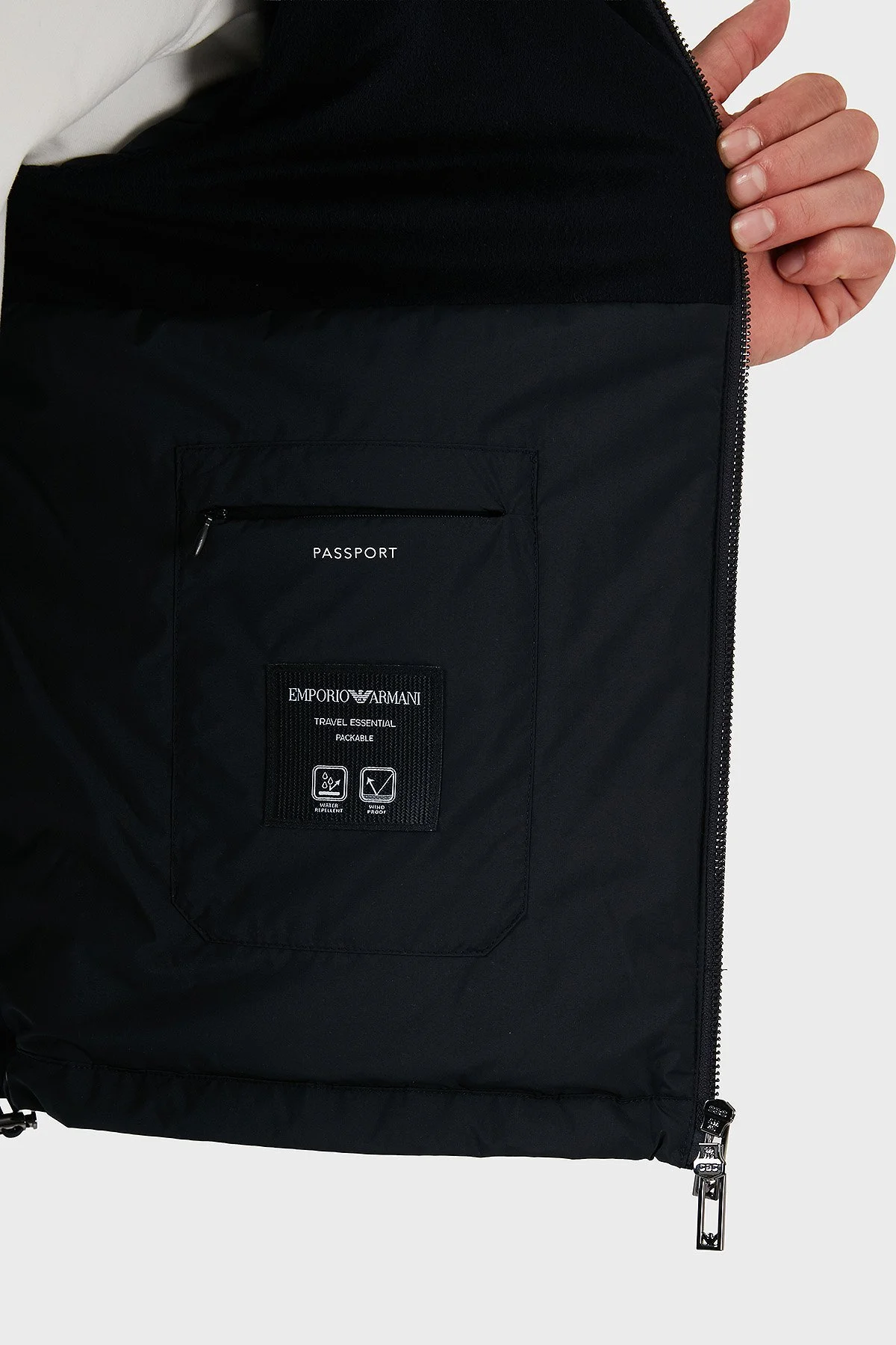 Emporio Armani Su İtici Regular Fit Kapüşonlu Erkek Mont EM003042 AF18503 UB118 LACİVERT - 13