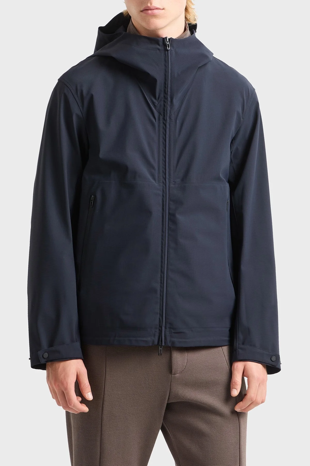 Emporio Armani Su itici Regular Fit Rüzgar Geçirmez Kapüşonlu Erkek Mont EM000818 AF13090 UB118 LACİVERT - 6