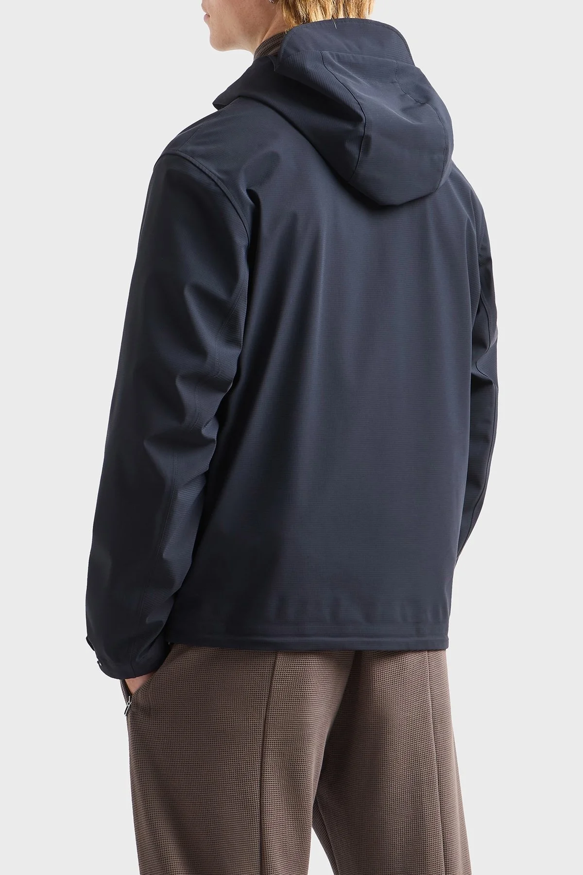 Emporio Armani Su itici Regular Fit Rüzgar Geçirmez Kapüşonlu Erkek Mont EM000818 AF13090 UB118 LACİVERT - 8