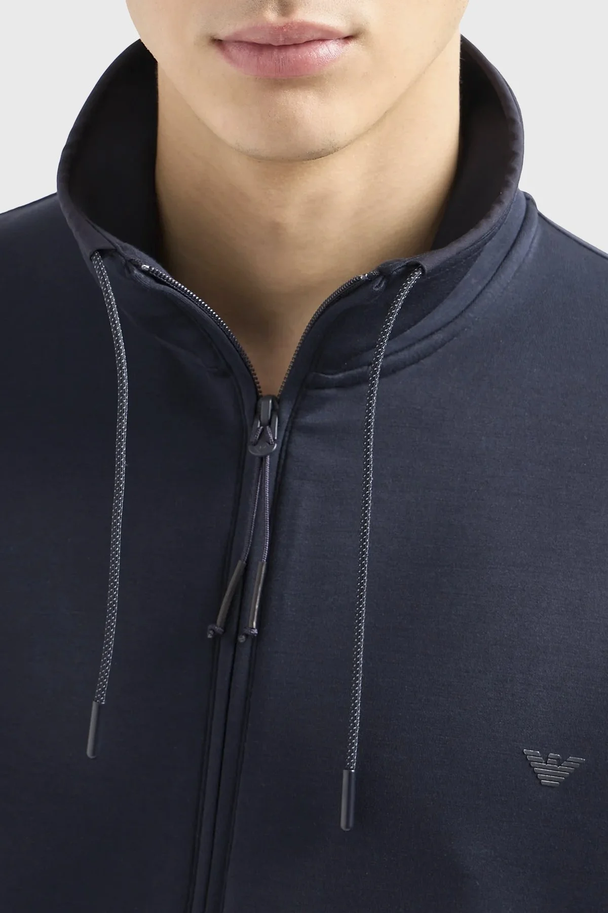 Emporio Armani Suya Dayanıklı Regular Fit Dik Yaka Erkek Sweat EM000083 AF10103 UB118 LACİVERT - 4