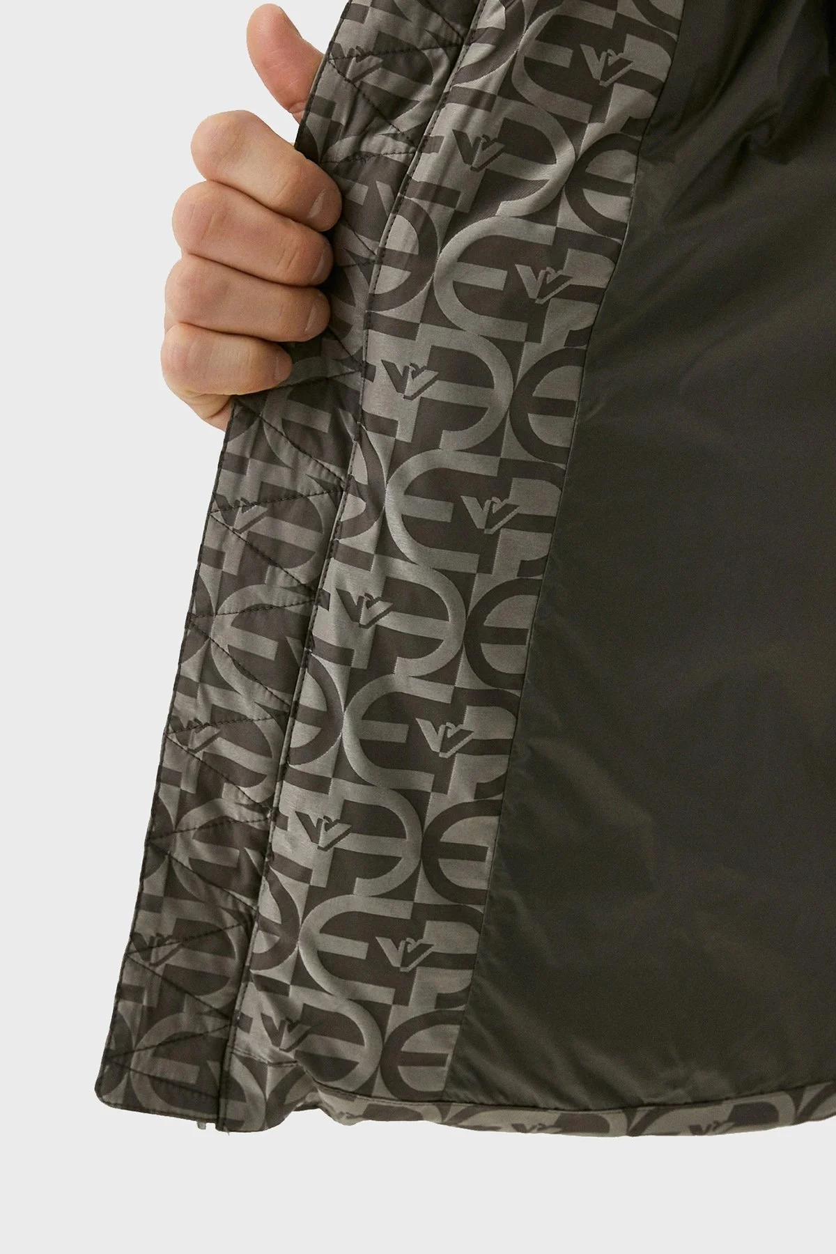 Emporio Armani Suya ve Soğuğa Karşı Dayanıklı Çıkarılabilir Kapüşonlu Slim Fit Erkek Mont 6L1BH2 1NLLZ 0177 AÇIK HAKİ - 4