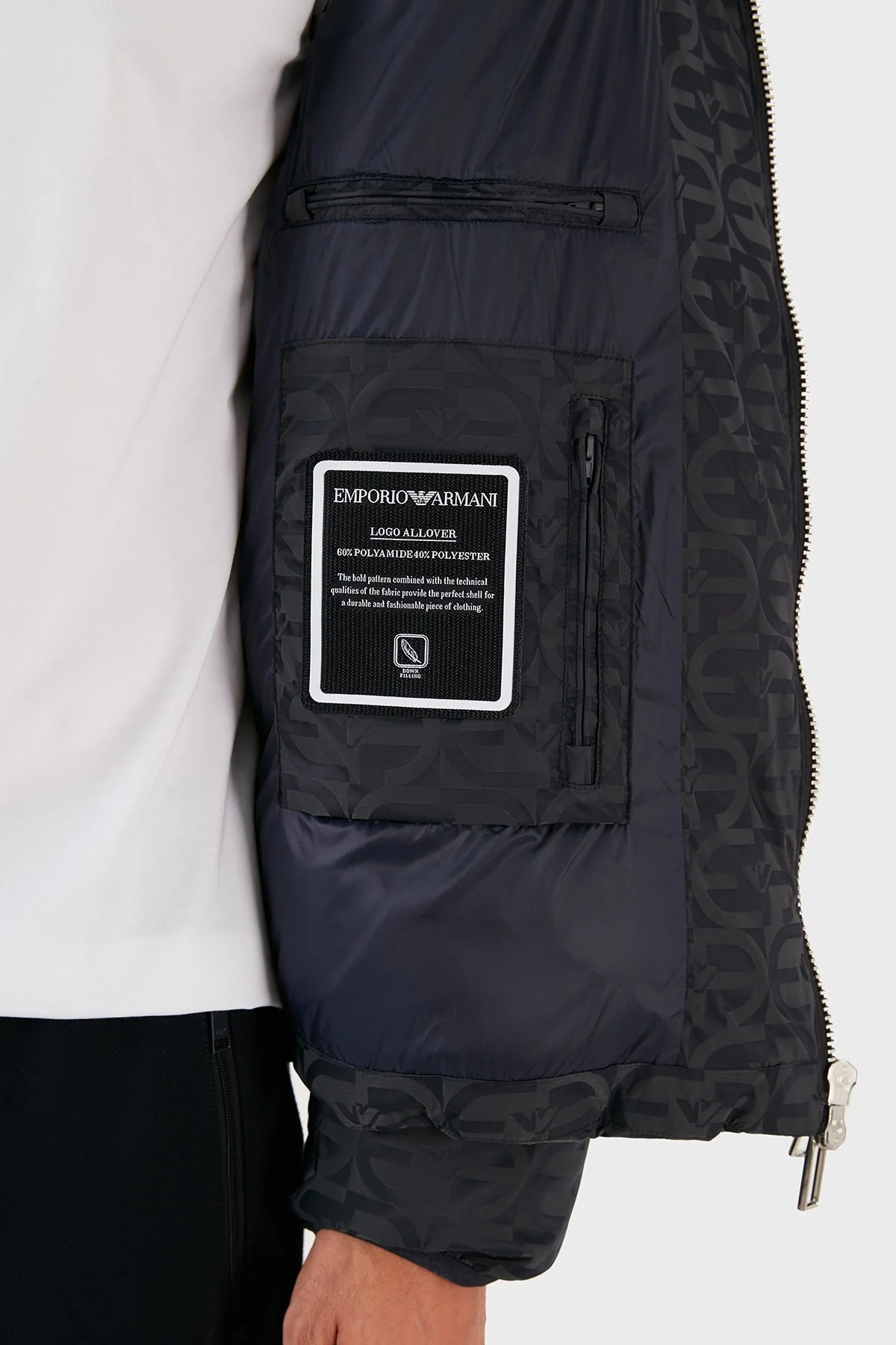 Emporio Armani Suya ve Soğuğa Karşı Dayanıklı Çıkarılabilir Kapüşonlu Slim Fit Erkek Mont 6L1BH2 1NLLZ 0920 LACİVERT - 4