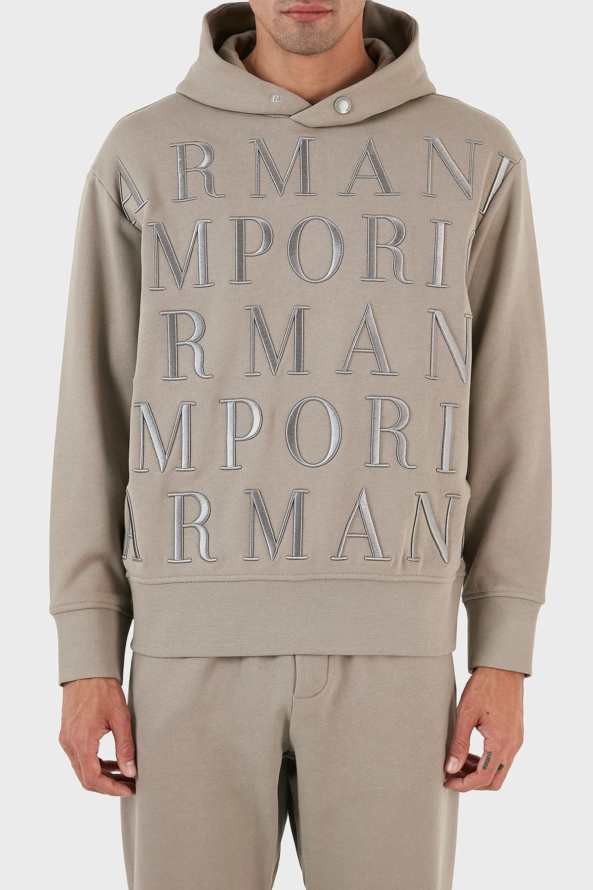 Emporio Armani Tamamı Logo Kabartmalı % 100 Pamuk Kapüşonlu Regular Fit Erkek Sweat 6R1MCR 1JWPZ 0643 BEJ - 1